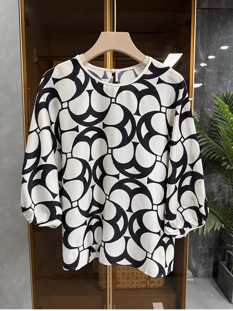 MaxMara Black & White Geometric Print Silk Blouse Batwing Sleeve Top 5 i1747111788790 9452 0 3