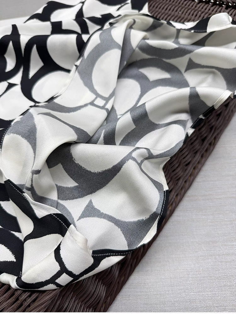 MaxMara Black & White Geometric Print Silk Blouse Batwing Sleeve Top 9 i1747111789851 6747 0 7