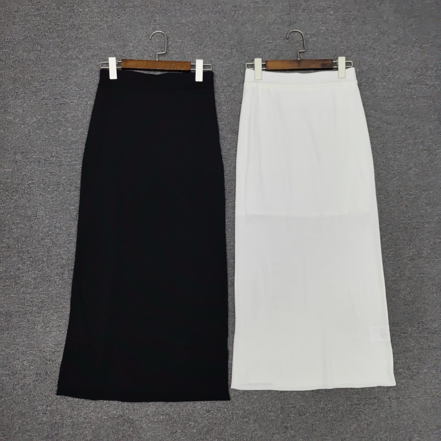 Toteme Lyocell-Cashmere Blend Straight Midi Skirt - Lightweight & Comfortable 5 i1748575702931 7509 0 3