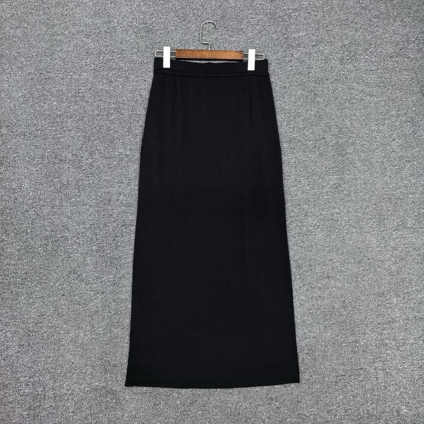 Toteme Lyocell-Cashmere Blend Straight Midi Skirt - Lightweight & Comfortable 8 i1748575703853 217 0 6