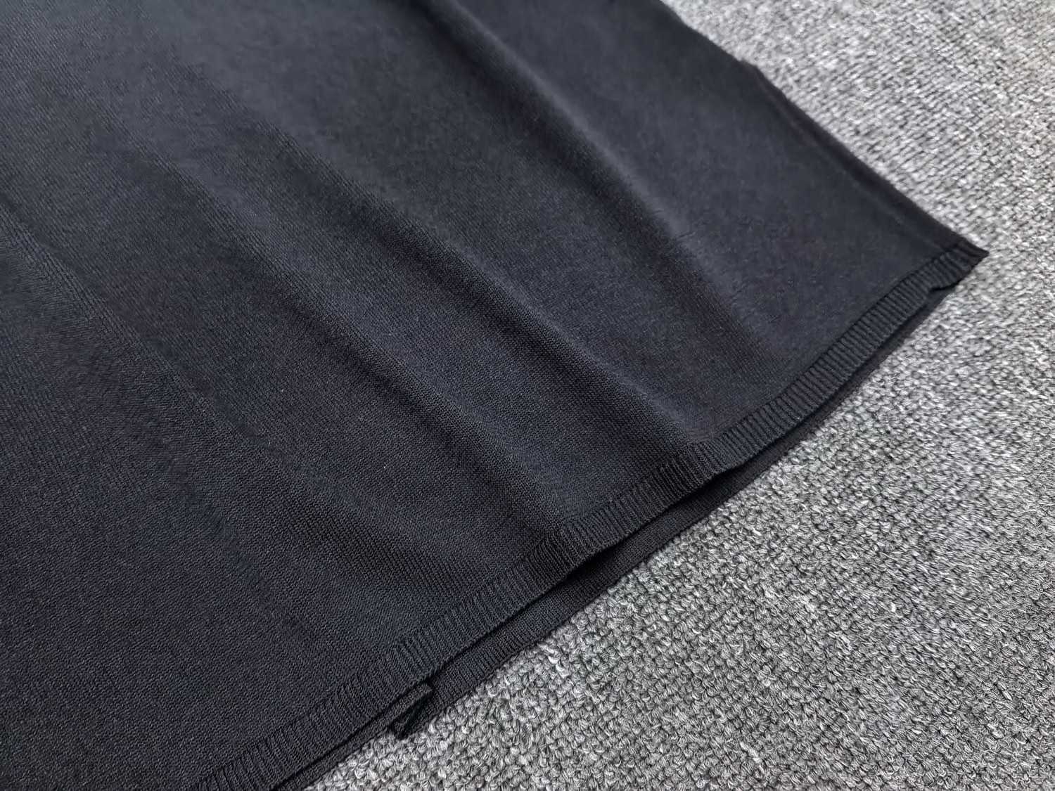Toteme Lyocell-Cashmere Blend Straight Midi Skirt - Lightweight & Comfortable 10 i1748575703974 2231 0 8