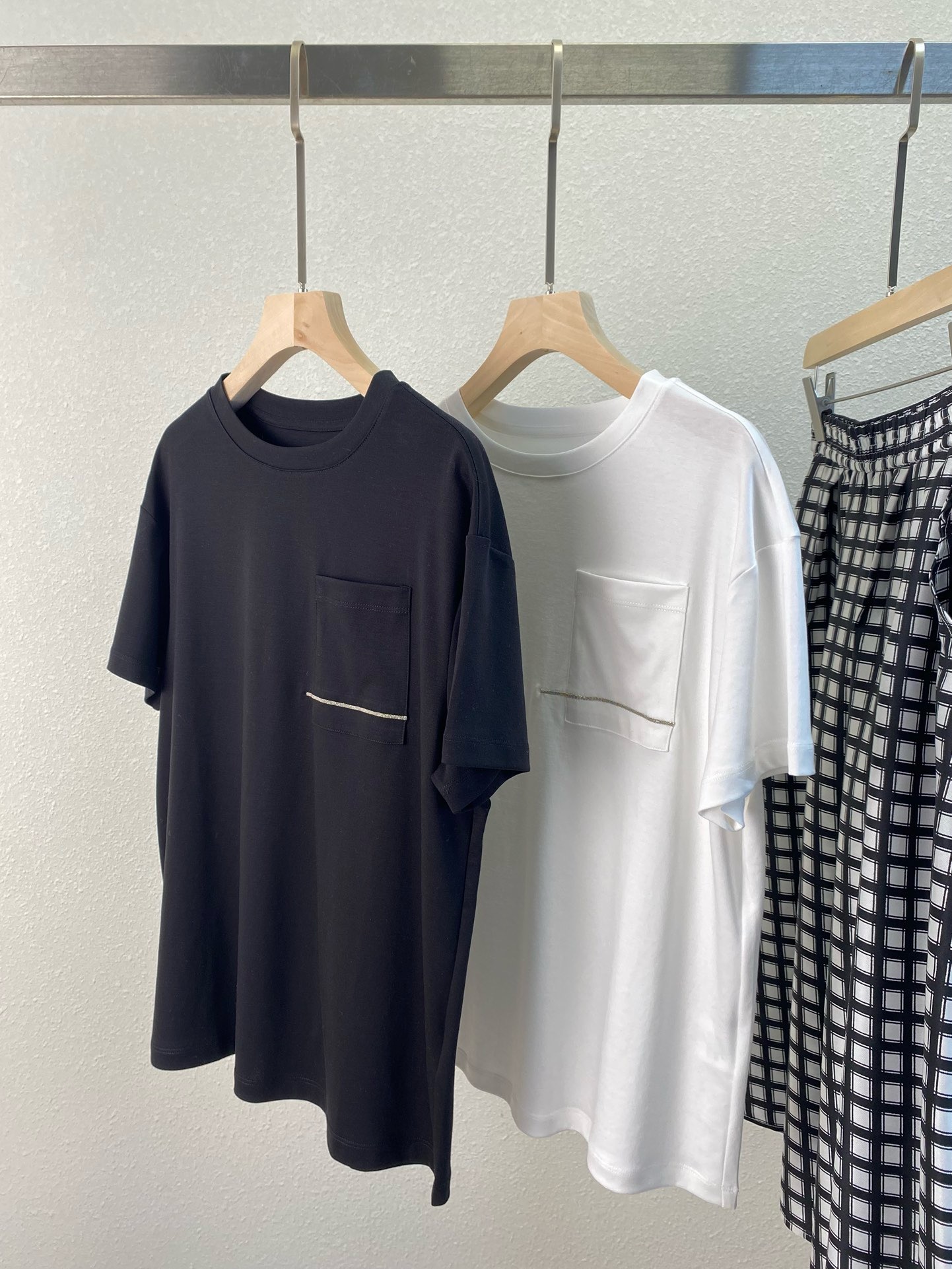 Brunello Cucinelli Women's Short Sleeve T-Shirt with Beaded Pocket - Elegant & Cool 5 i1749103710828 1616 0 3