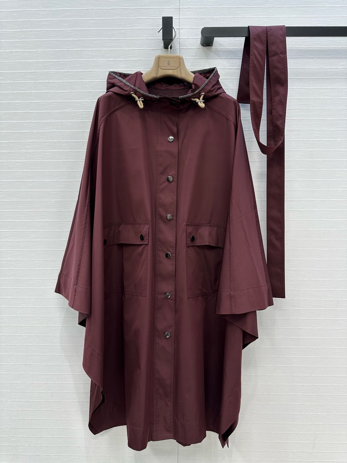 Elegant Hooded Cape Trench Coat - Modern & Luxurious Italian Style 5 i1752398711593 1637 0 3