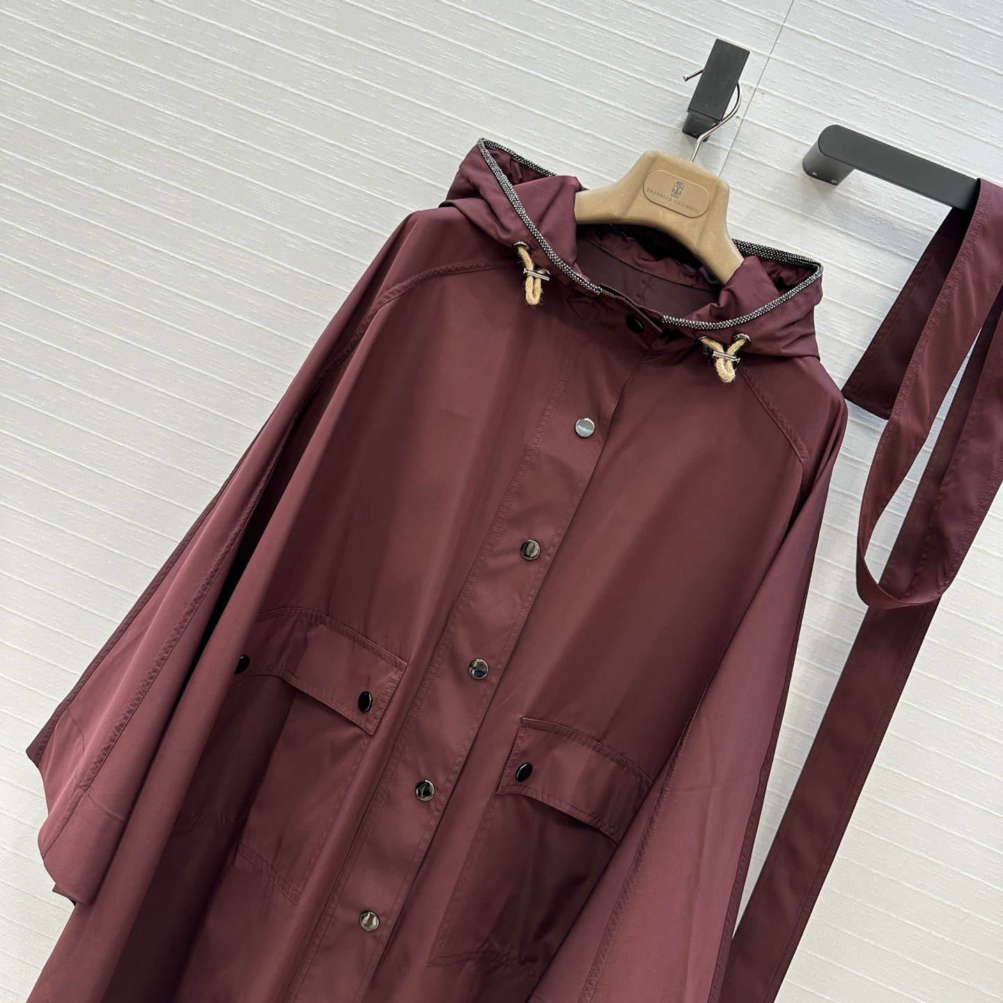 Elegant Hooded Cape Trench Coat - Modern & Luxurious Italian Style 6 i1752398712992 6945 0 4