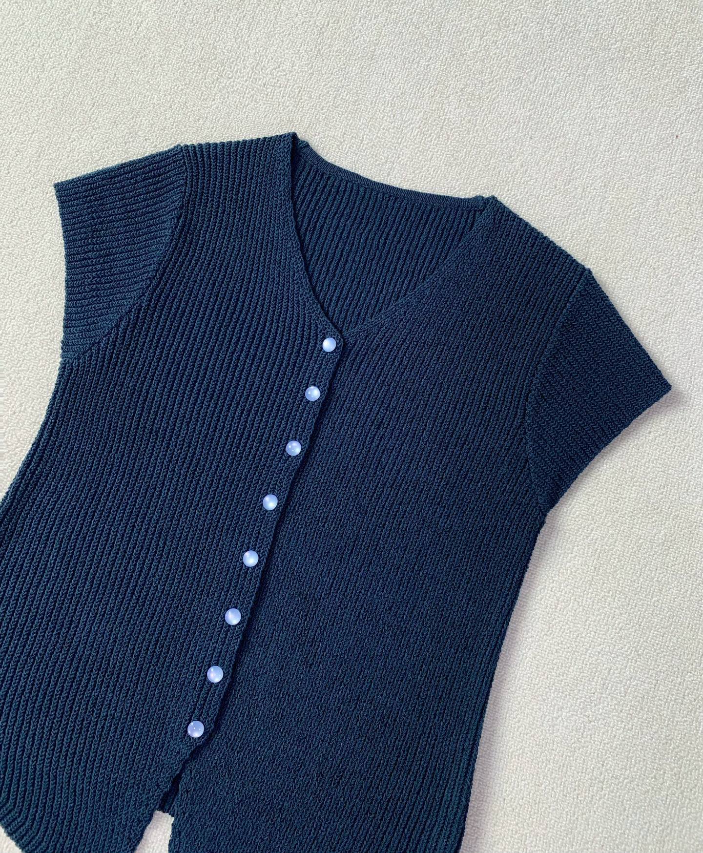 V-Neck Knit Cardigan Top - Casual Slim Fit Split Hem Short Sleeve 9 i1752399130114 7512 0 7