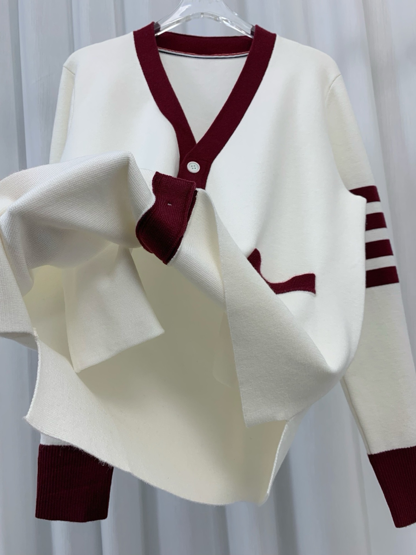 Classic Preppy Style Cardigan: Soft Knit, V-Neck, Long Sleeve, and Comfortable Fit 8 i1754729309805 1434 0 6