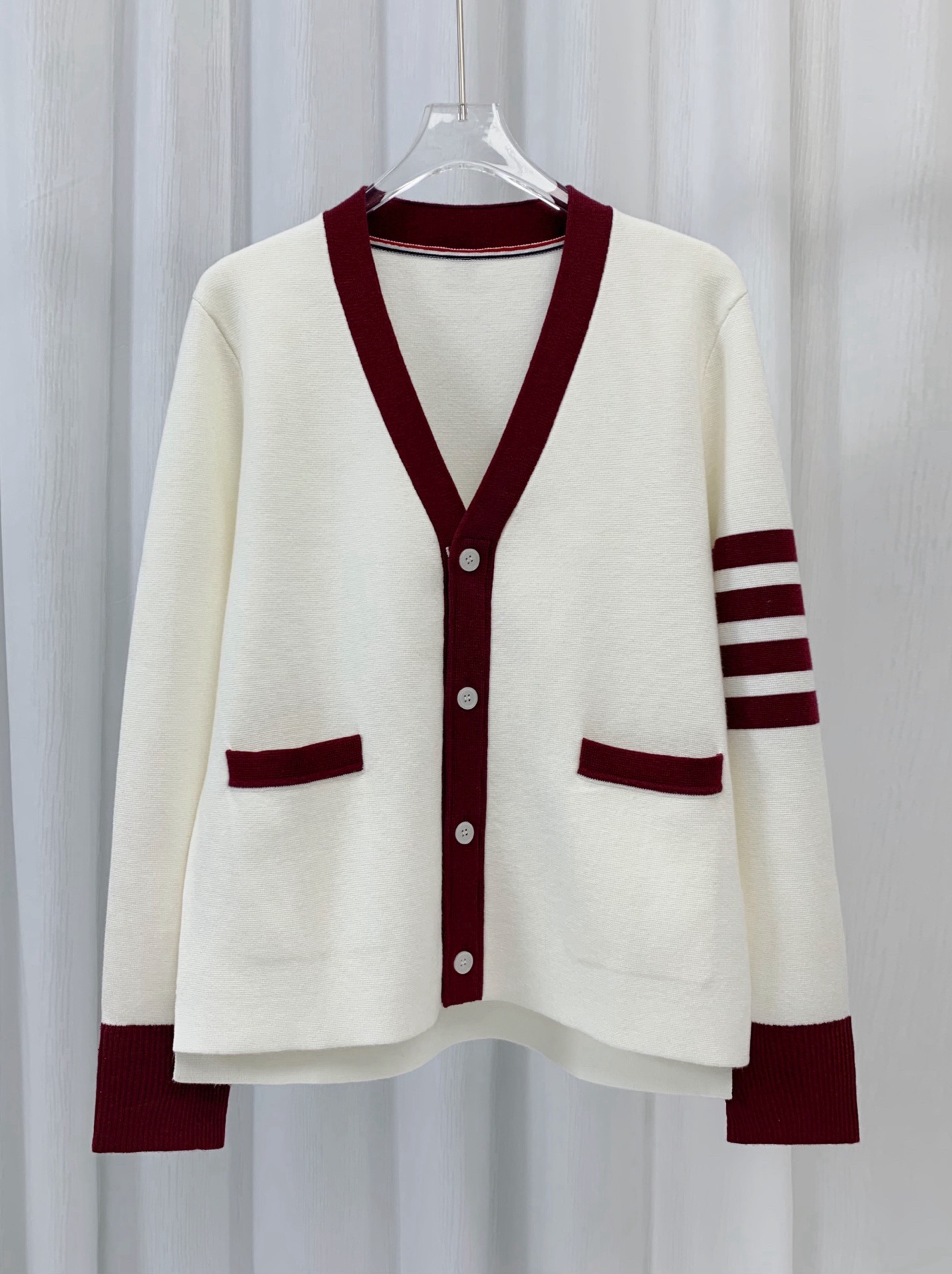 Classic Preppy Style Cardigan: Soft Knit, V-Neck, Long Sleeve, and Comfortable Fit 5 i1754729309805 1757 0 3