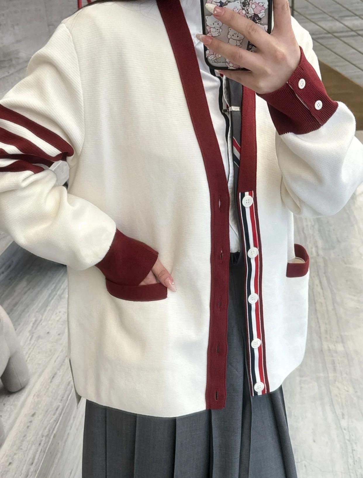 Classic Preppy Style Cardigan: Soft Knit, V-Neck, Long Sleeve, and Comfortable Fit 4 i1754729309805 5002 0 2
