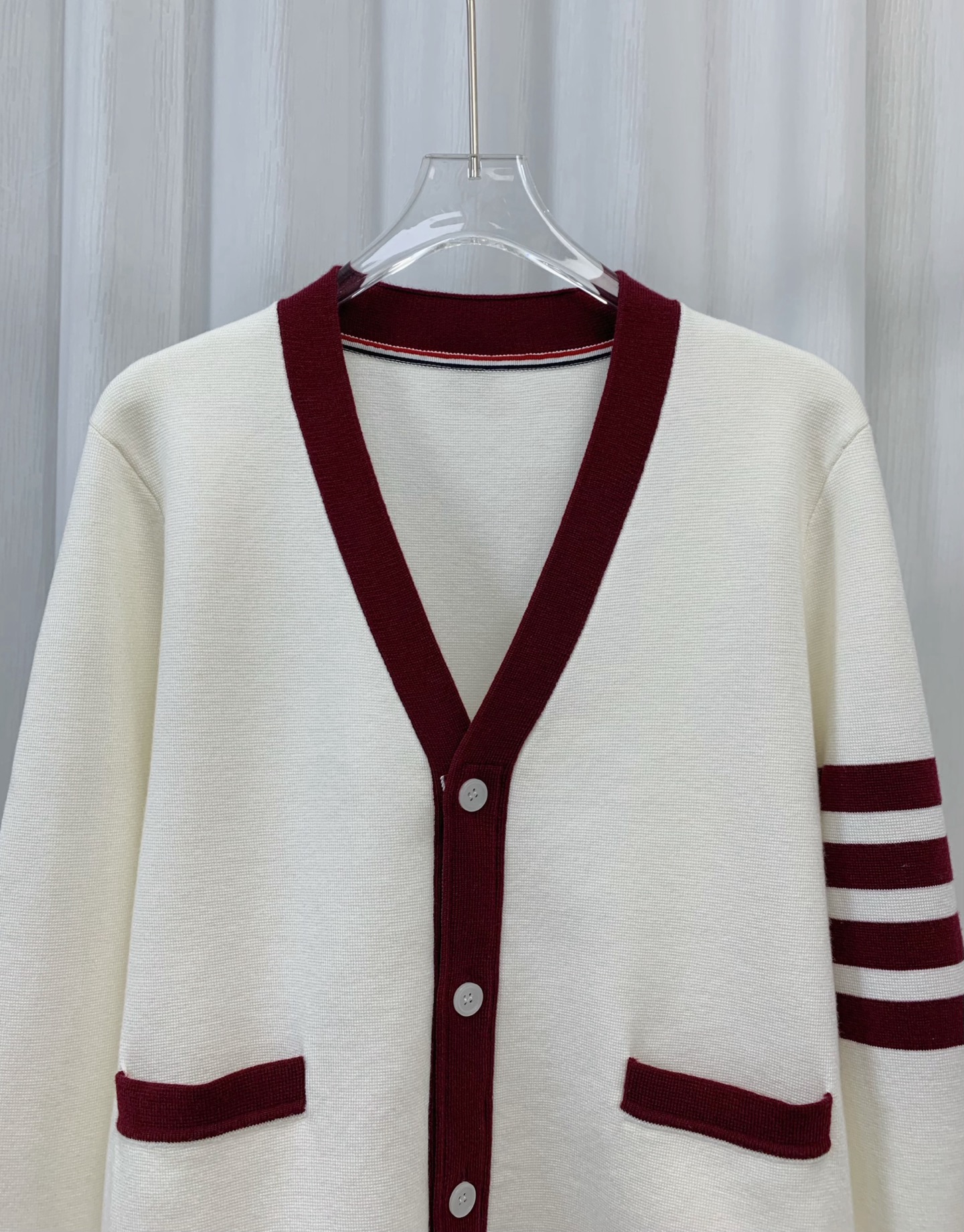 Classic Preppy Style Cardigan: Soft Knit, V-Neck, Long Sleeve, and Comfortable Fit 7 i1754729310679 1990 0 5