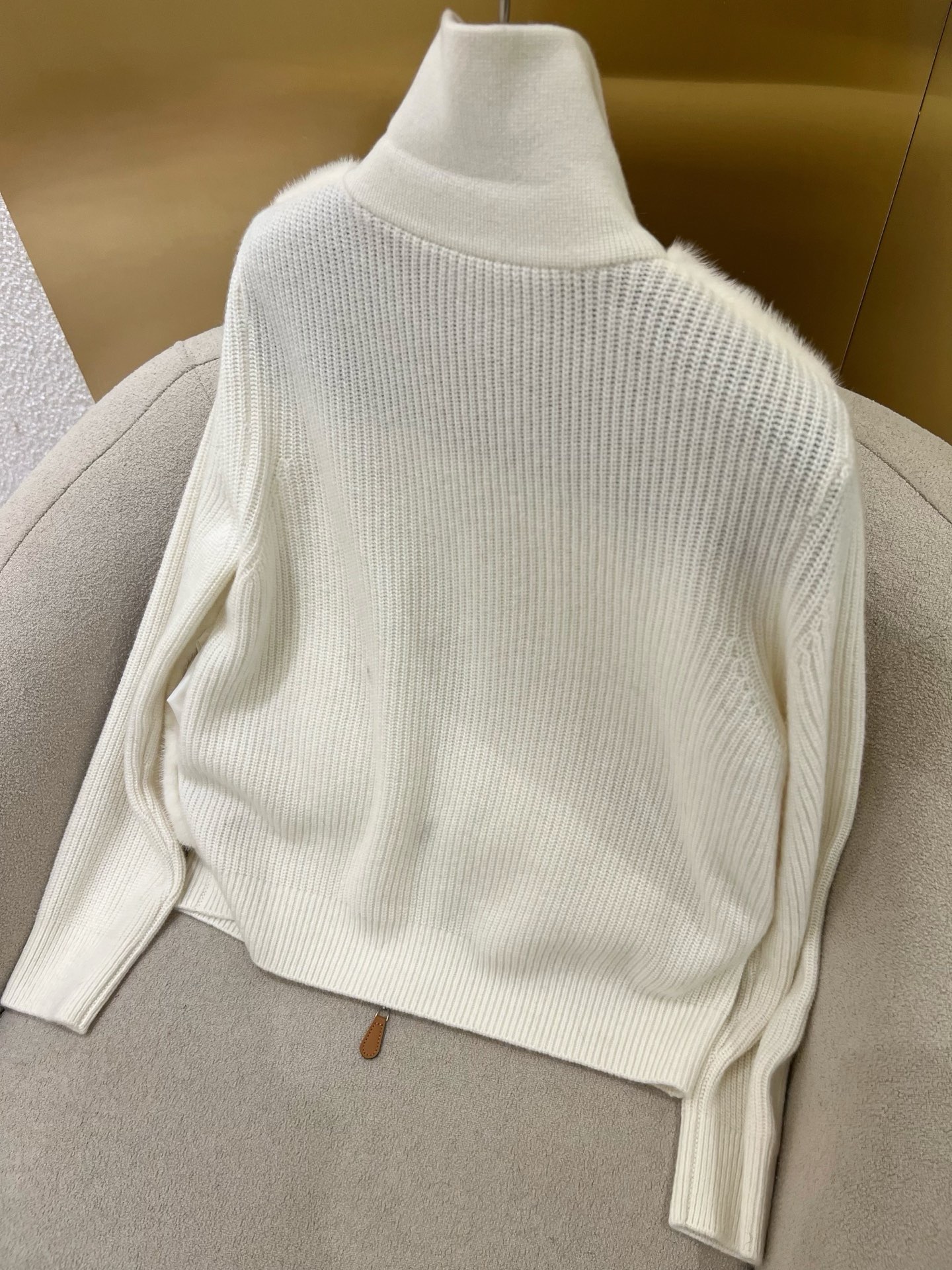 Cashmere & Mink Blend Sweater: Luxurious Warmth and Elegant Style 10 i1757562662696 5008 0 8