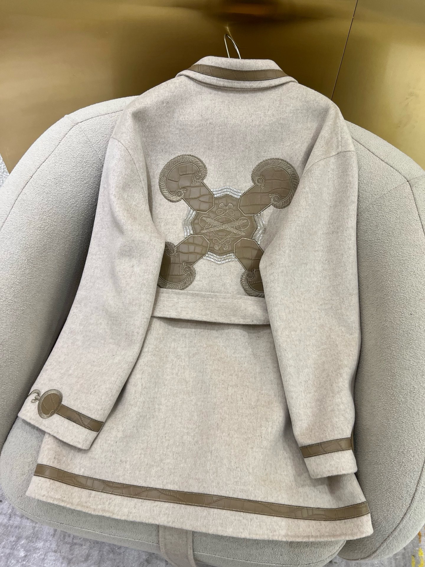Elegant Embroidered Cashmere Wool Coat with Crocodile Leather Detail 8 i1758427474319 4690 0 7