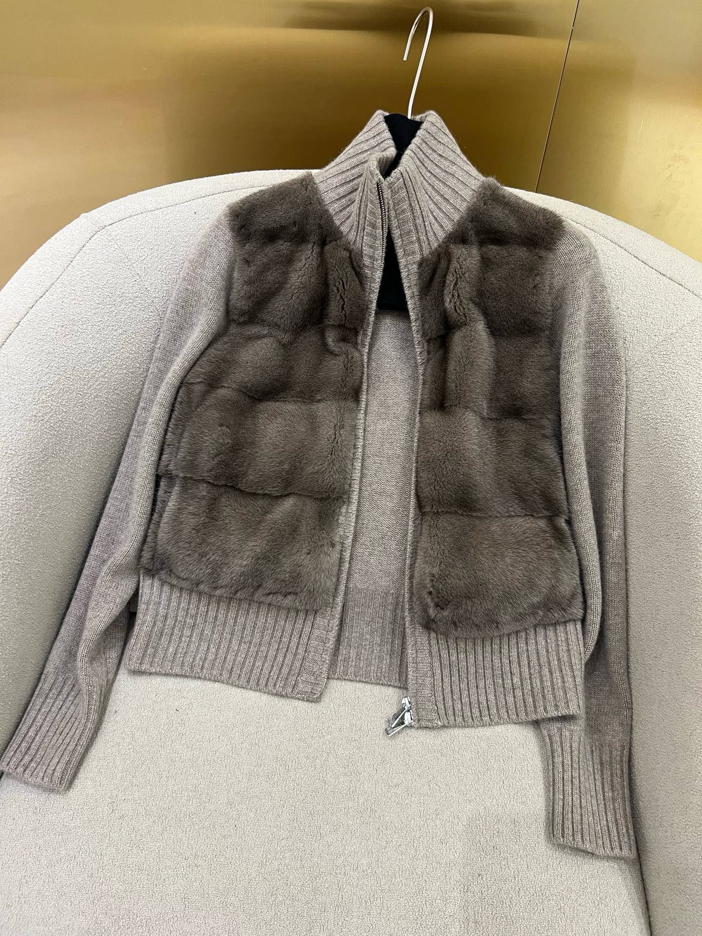 Cashmere Wool Blend Knit Top with Mink Fur Trim 9 i1758427564137 8167 0 7