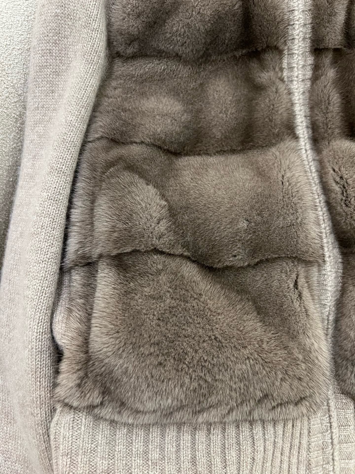 Cashmere Wool Blend Knit Top with Mink Fur Trim 6 i1758427565651 7661 0 4