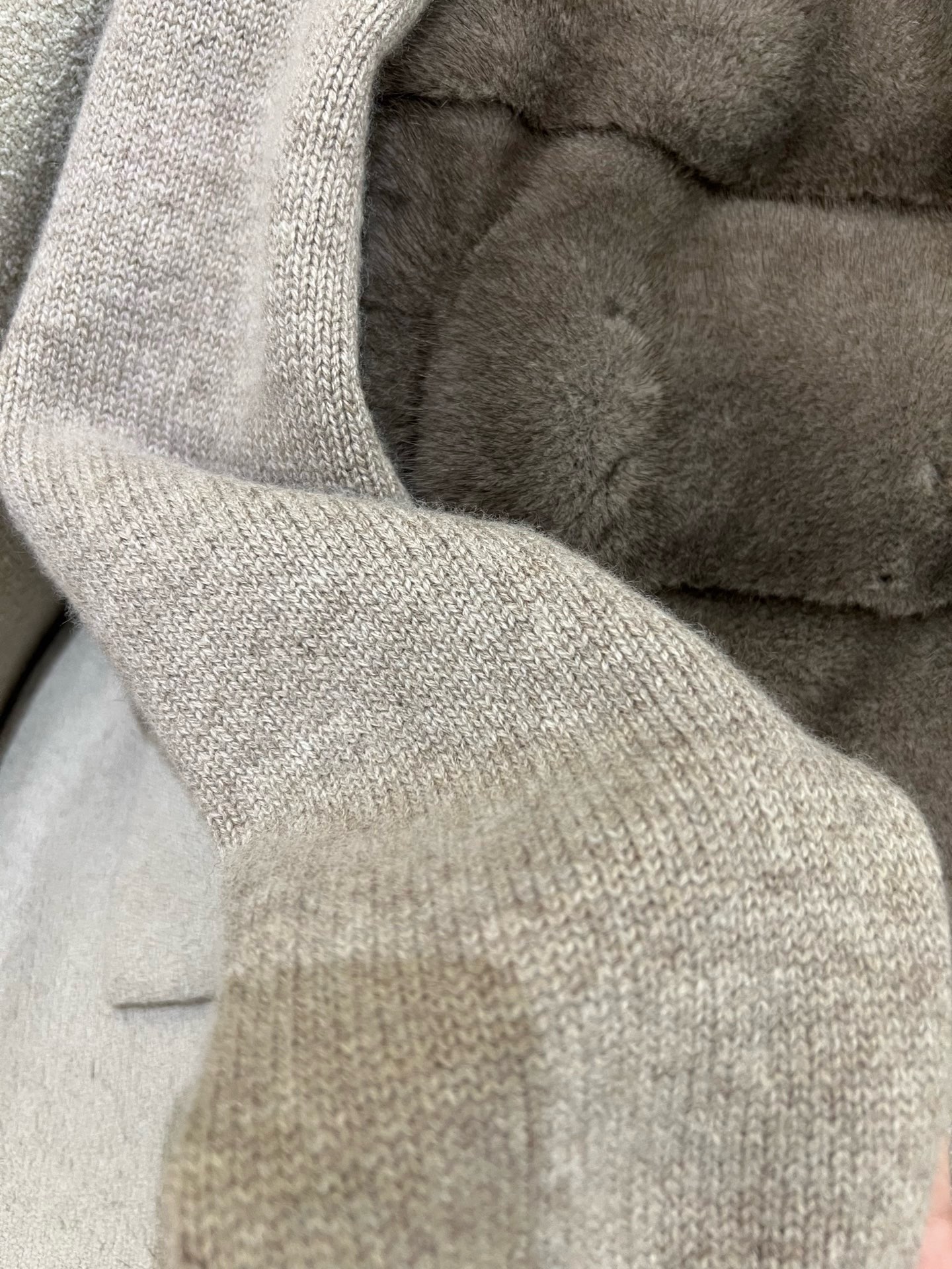 Cashmere Wool Blend Knit Top with Mink Fur Trim 7 i1758427565754 3206 0 5