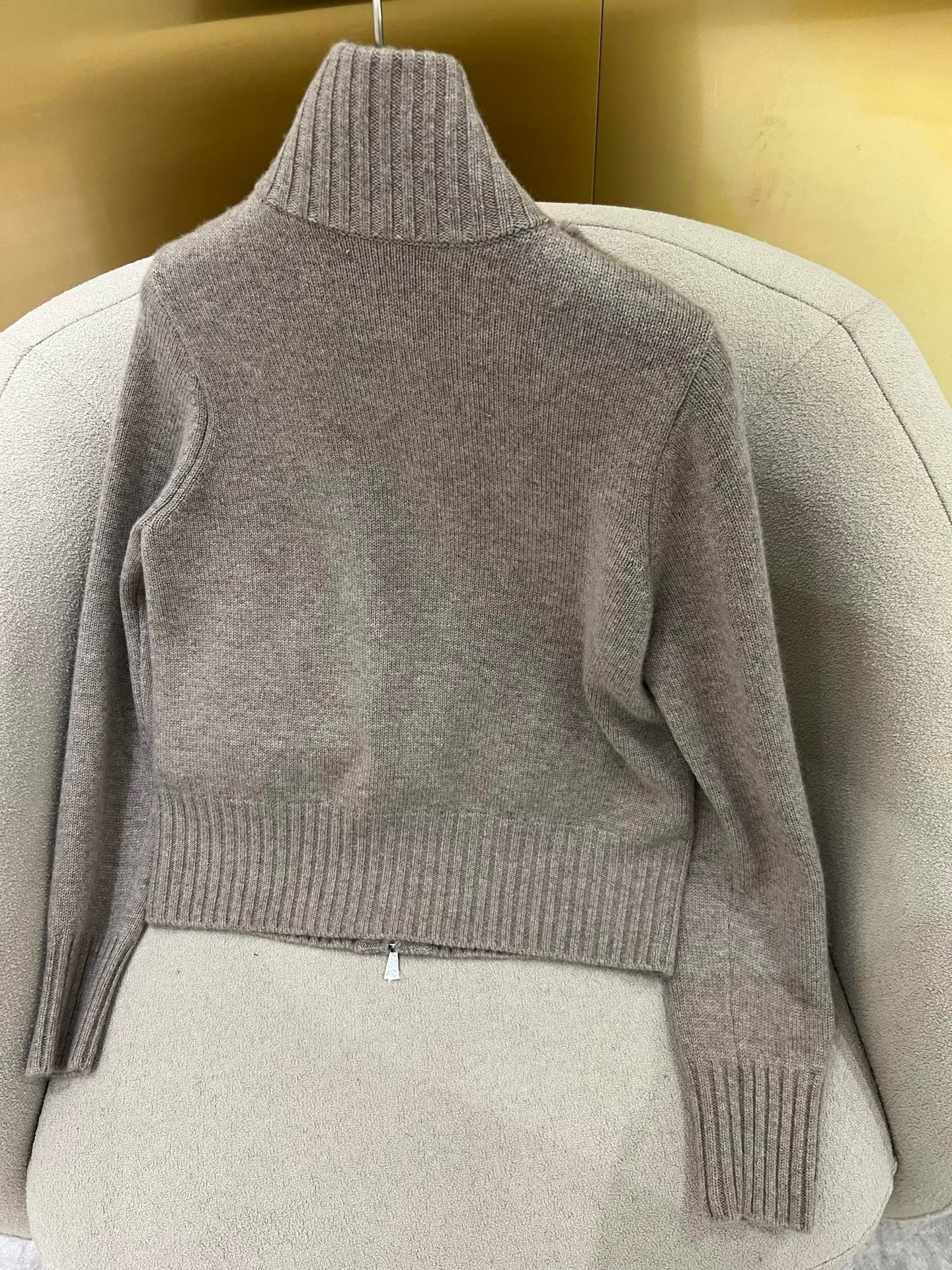 Cashmere Wool Blend Knit Top with Mink Fur Trim 10 i1758427565823 7178 0 8