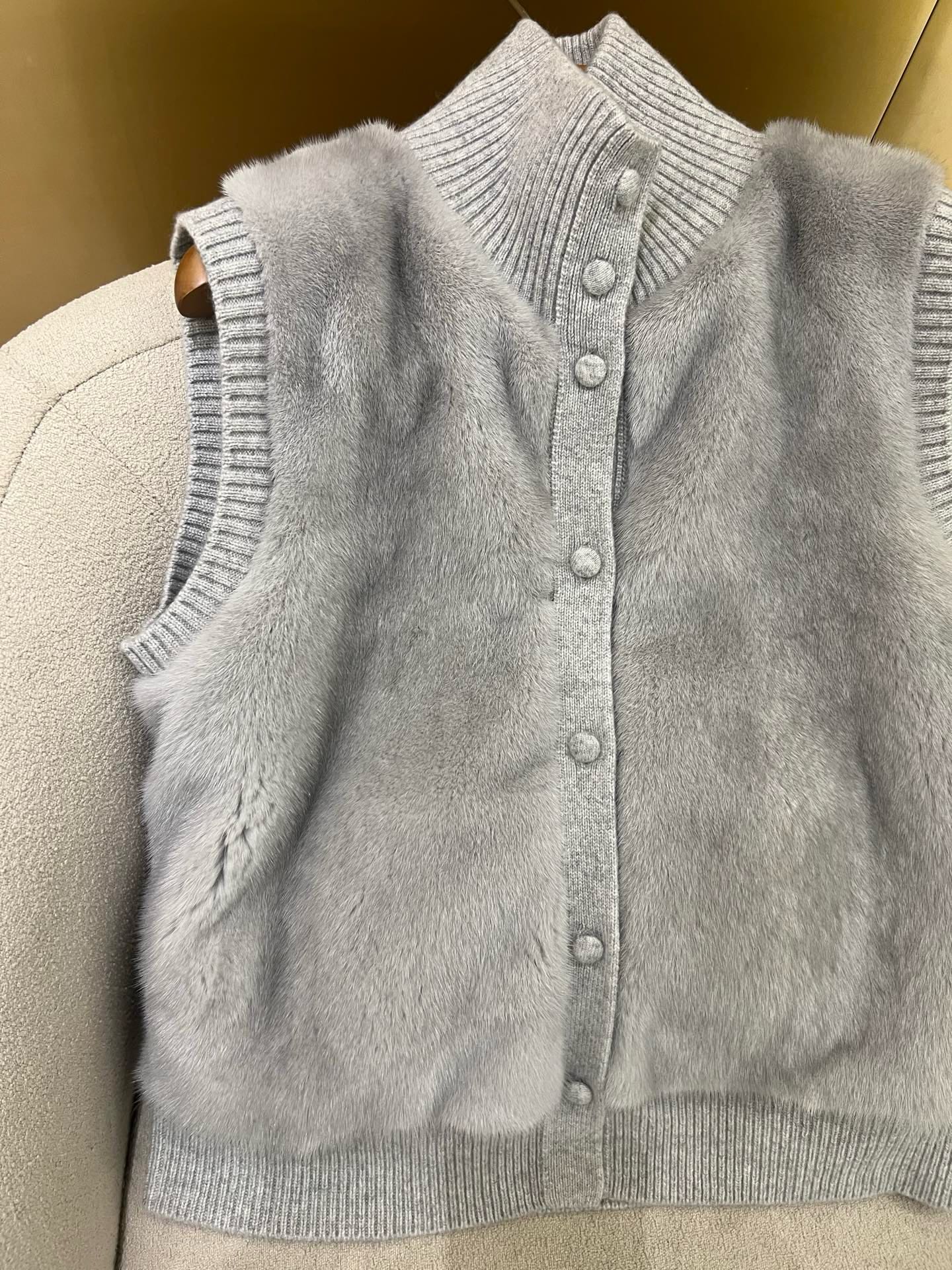 Cashmere & Mink Vest: Luxurious, Soft, and Elegant - Perfect for Layering 6 i1758427611141 7053 0 4