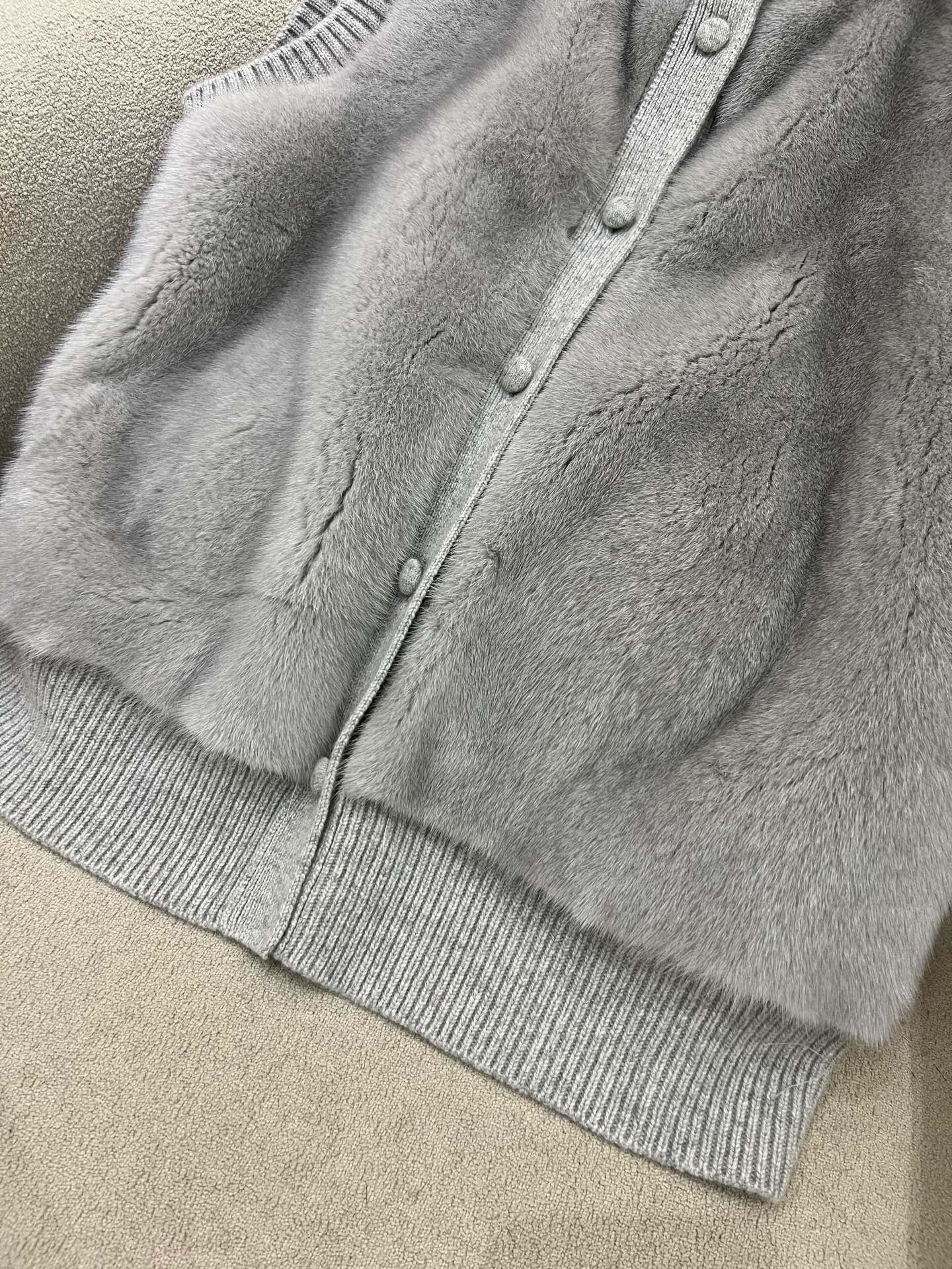 Cashmere & Mink Vest: Luxurious, Soft, and Elegant - Perfect for Layering 8 i1758427612146 5854 0 6