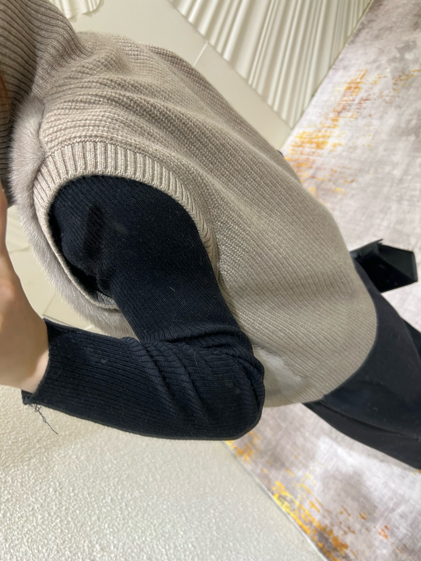Cashmere & Mink Vest: Luxurious, Soft, and Elegant - Perfect for Layering 4 i1758427622381 3077 0 2
