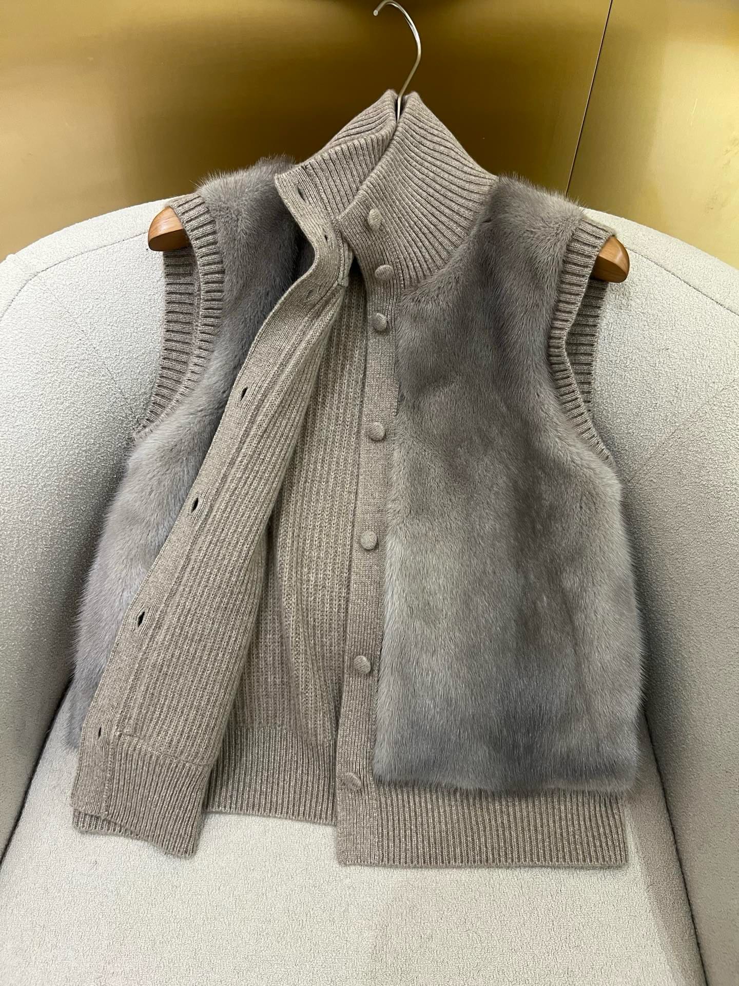 Cashmere & Mink Vest: Luxurious, Soft, and Elegant - Perfect for Layering 7 i1758427622642 5652 0 5