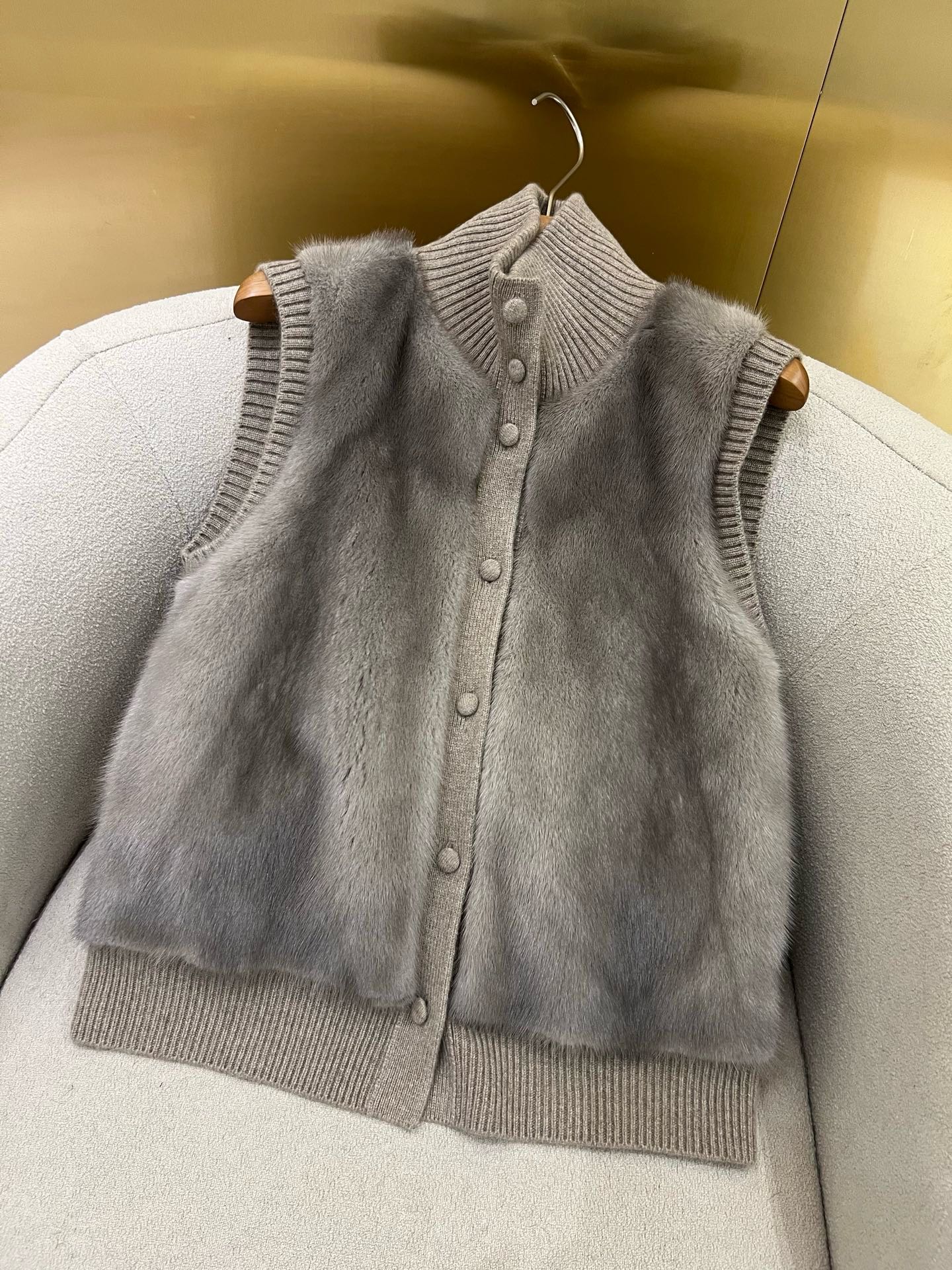 Cashmere & Mink Vest: Luxurious, Soft, and Elegant - Perfect for Layering 5 i1758427622644 798 0 3