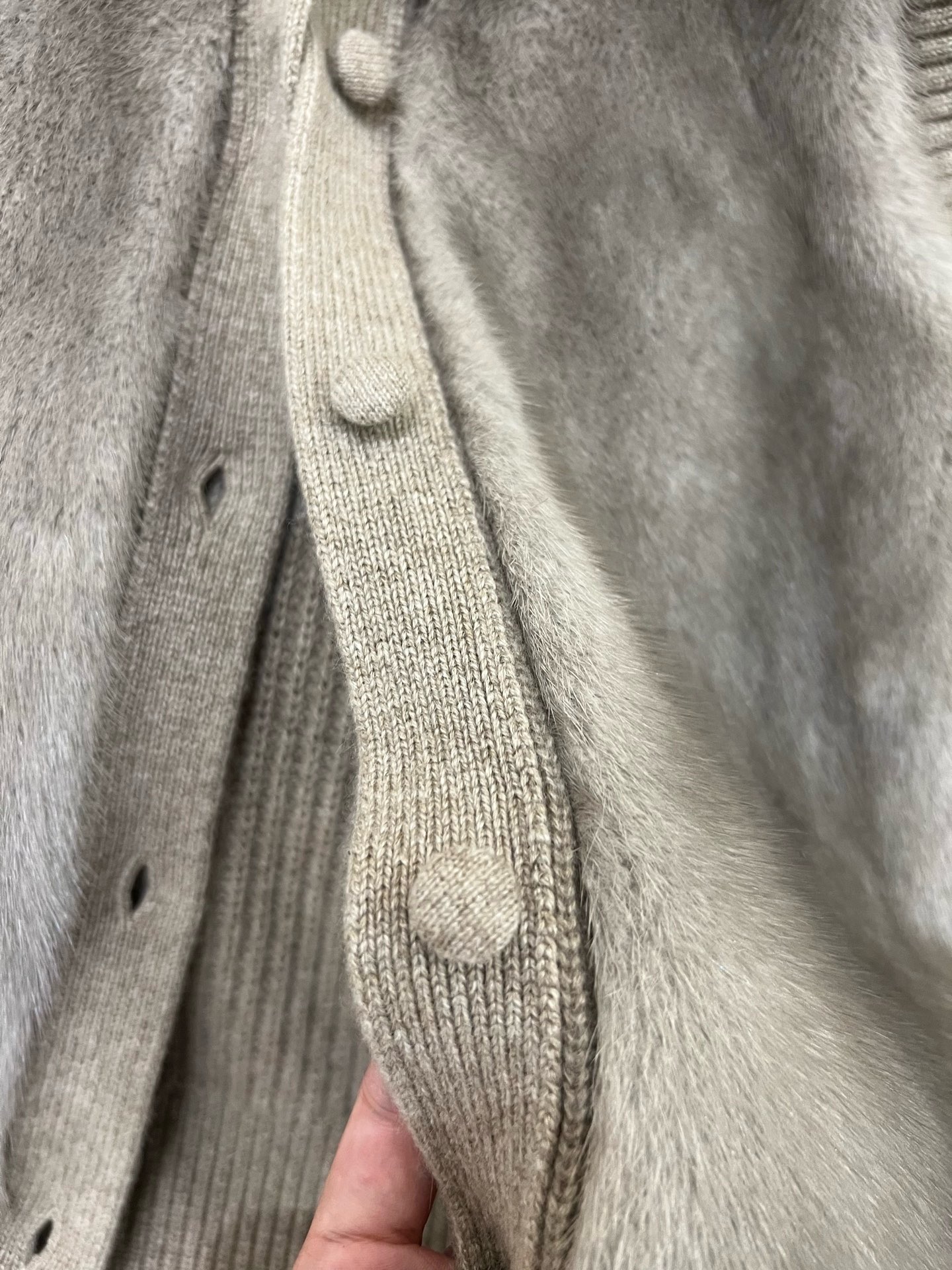 Cashmere & Mink Vest: Luxurious, Soft, and Elegant - Perfect for Layering 8 i1758427622678 2123 0 6