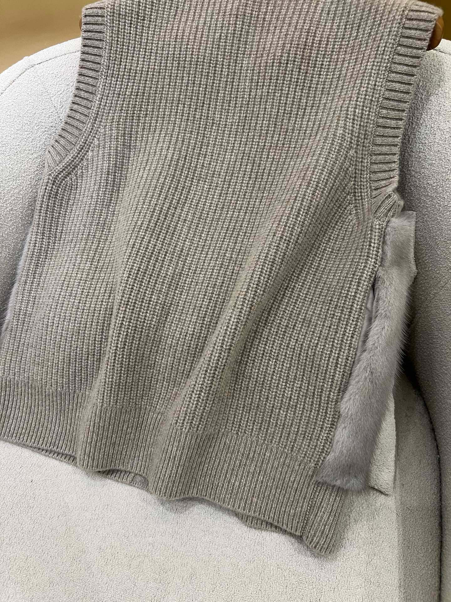 Cashmere & Mink Vest: Luxurious, Soft, and Elegant - Perfect for Layering 10 i1758427622723 1676 0 8