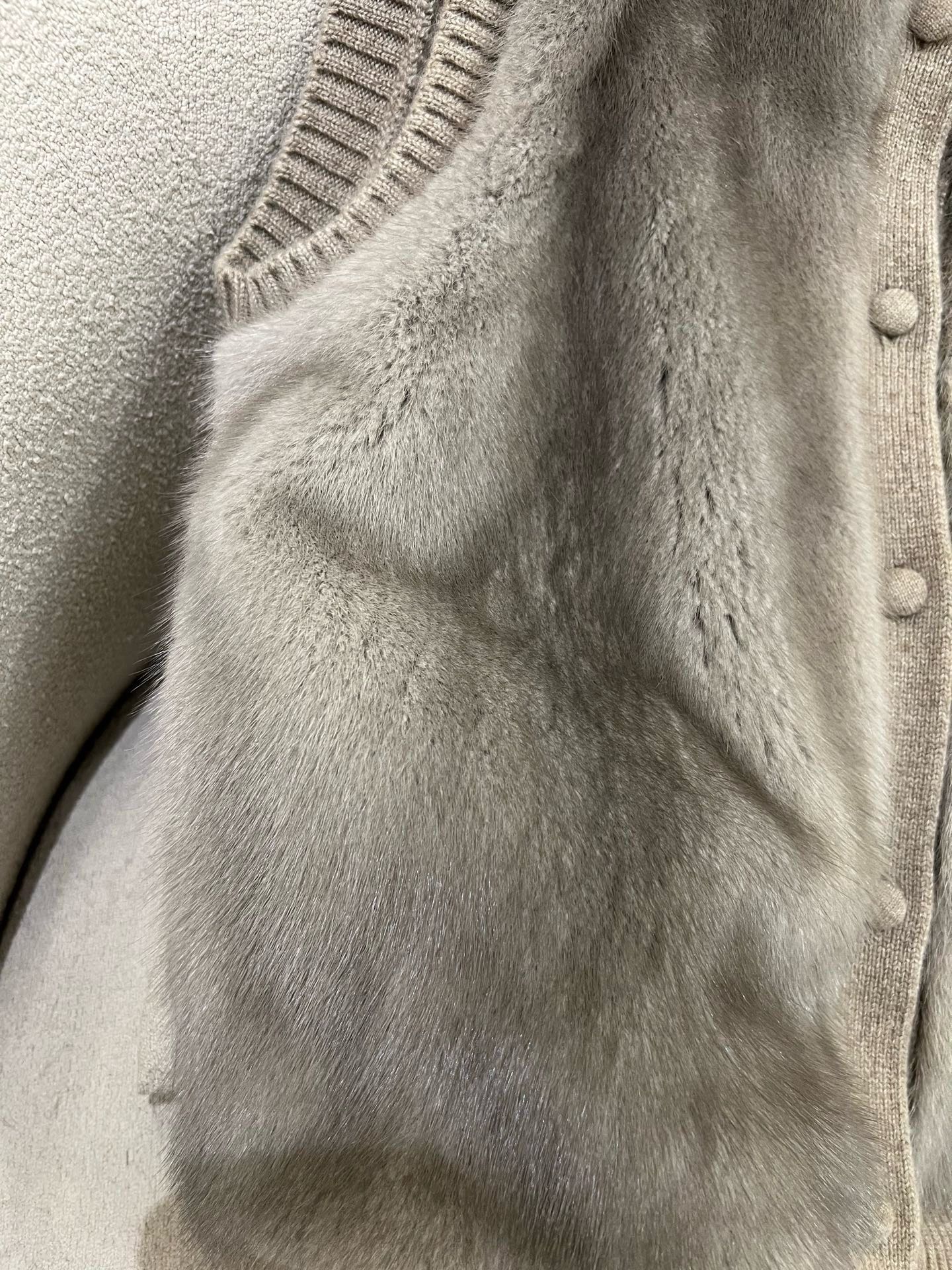 Cashmere & Mink Vest: Luxurious, Soft, and Elegant - Perfect for Layering 6 i1758427623690 7094 0 4