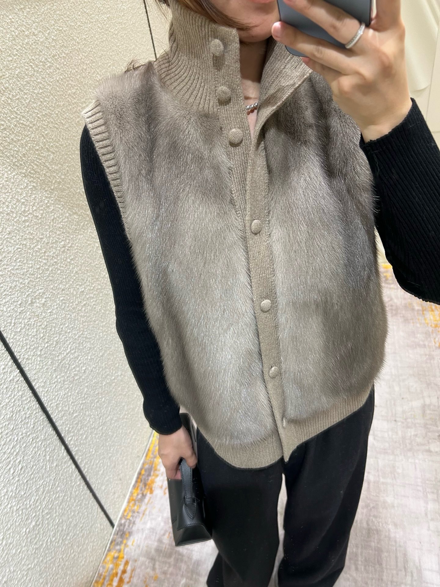 Cashmere & Mink Vest: Luxurious, Soft, and Elegant - Perfect for Layering 3 i1758427623738 3267 0 1