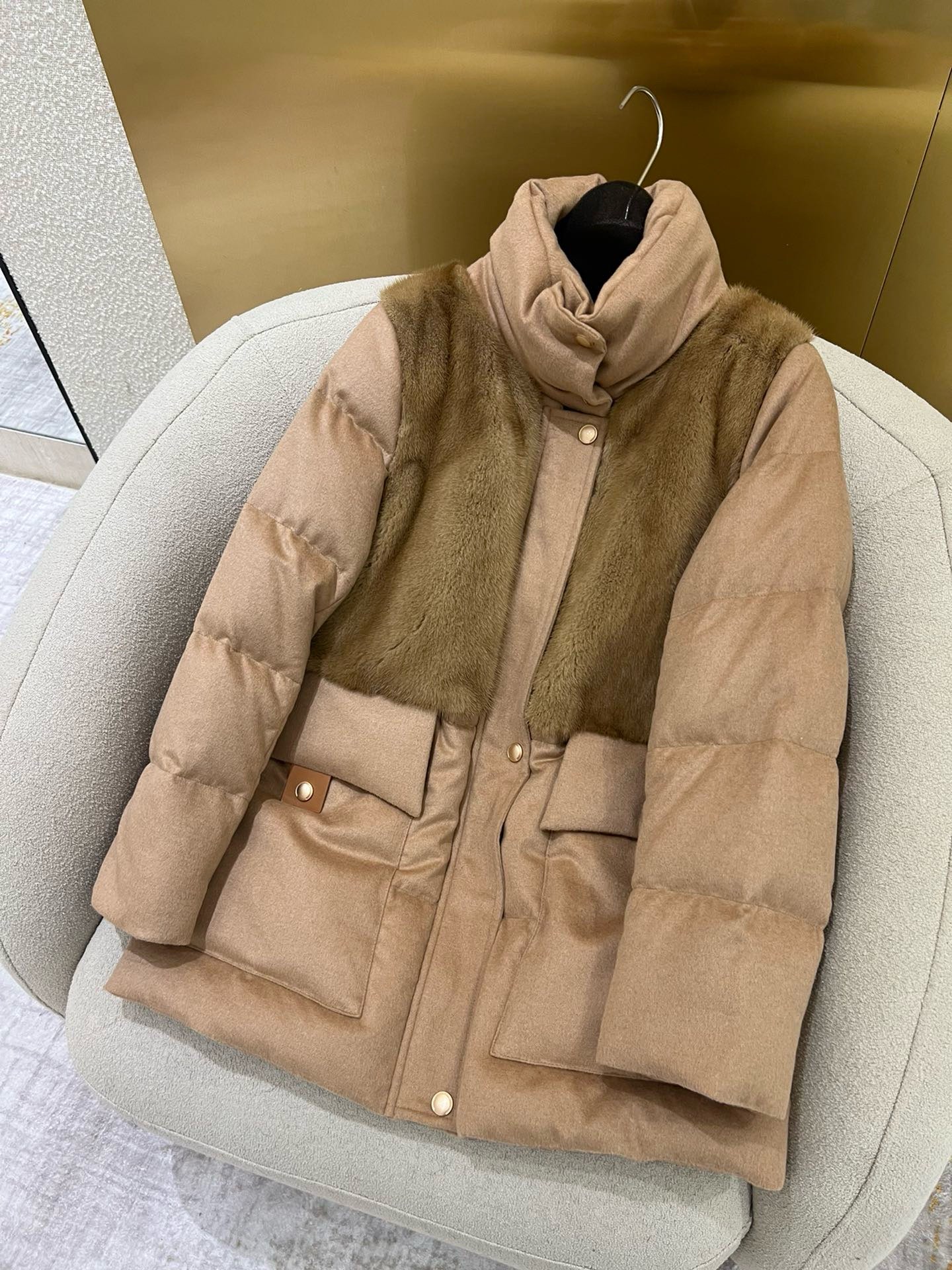 Elegant Mink & Goose Down Coat: Luxurious Blend of Silk, Cashmere, and Camel Hair 5 i1758427696960 4594 0 3