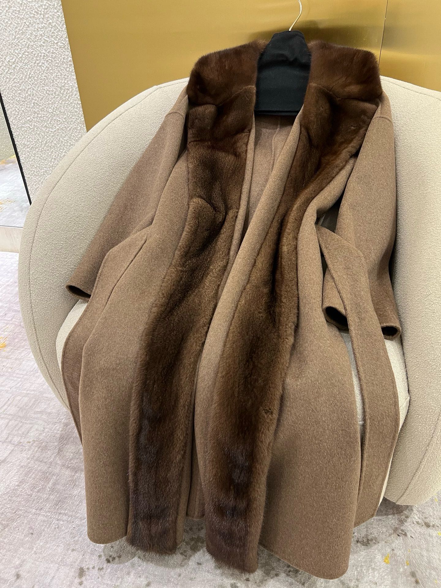 Elegant Cashmere Mink Coat with Australian Wool Blend 6 i1759249236817 971 0 4