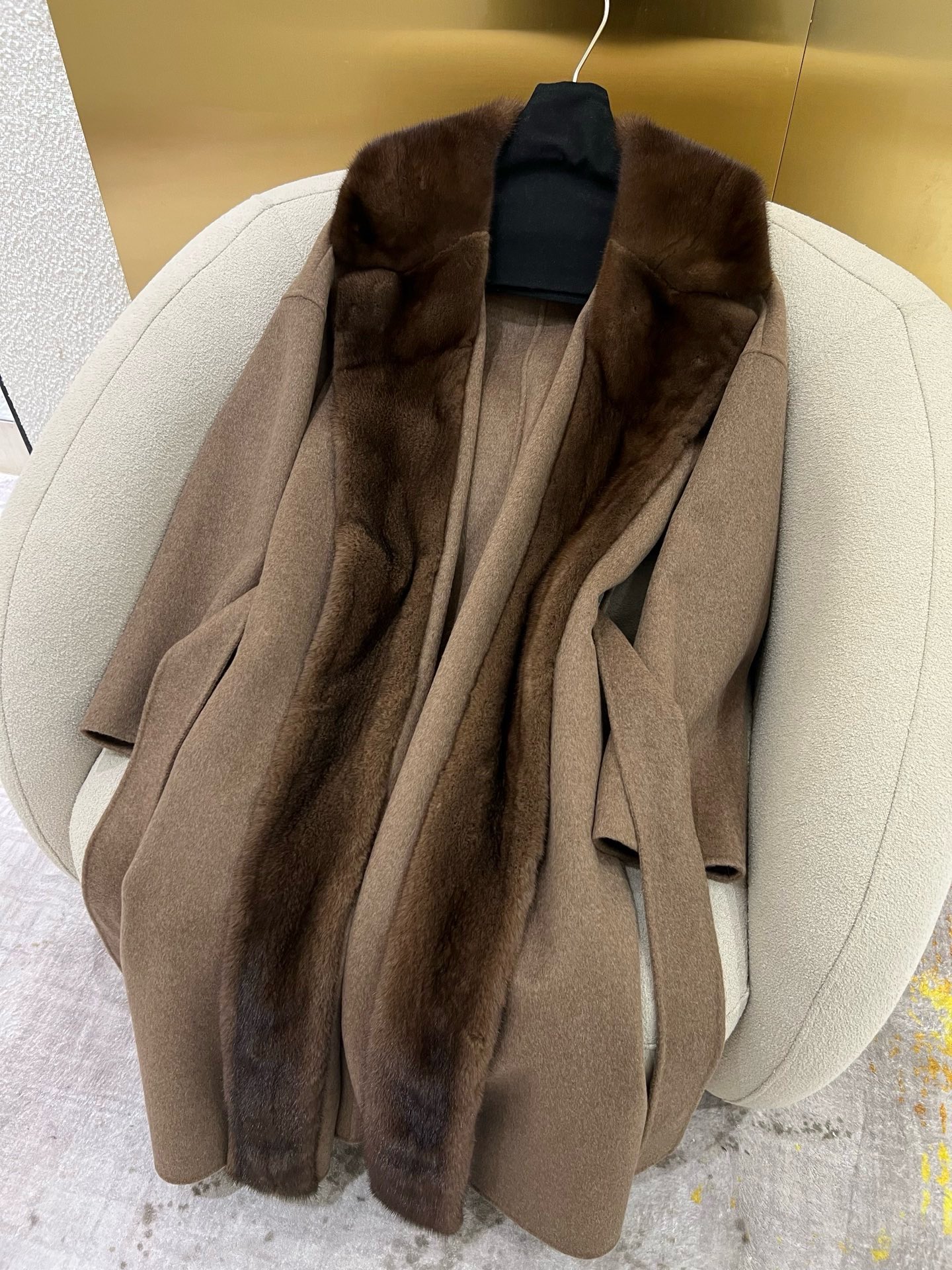 Elegant Cashmere Mink Coat with Australian Wool Blend 4 i1759249236959 1791 0 2
