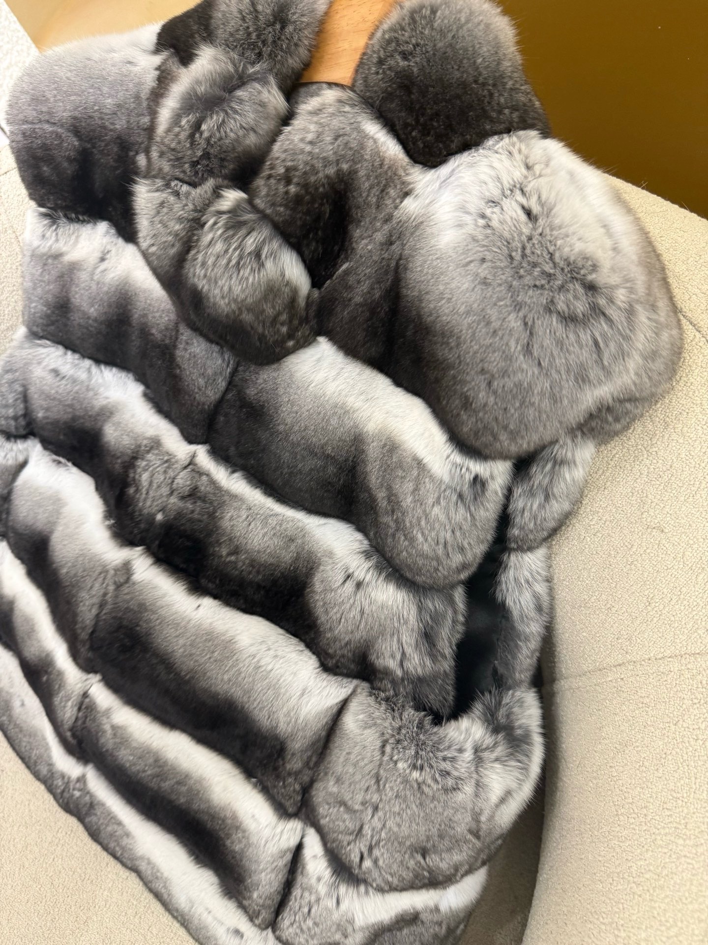 Luxury Chinchilla Fur Vest: Premium Quality, Silky Lined, Exclusive Design 6 i1759684621325 9253 0 4