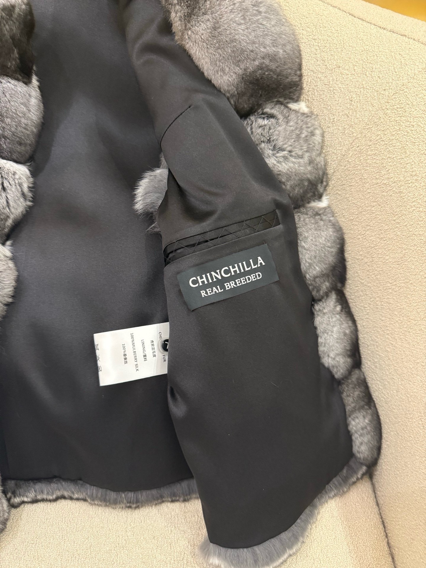 Luxury Chinchilla Fur Vest: Premium Quality, Silky Lined, Exclusive Design 9 i1759684622667 8611 0 7