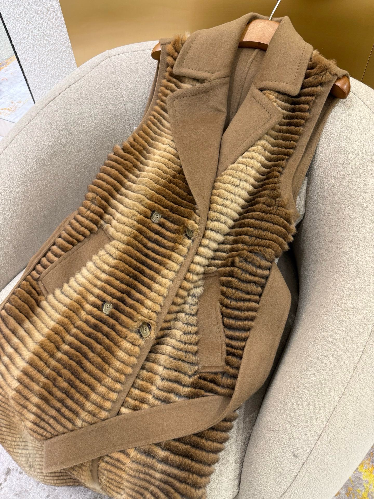 Elegant Long Vest with Cashmere and Wool Blend - Sophisticated Design 6 i1760932014327 404 0 4