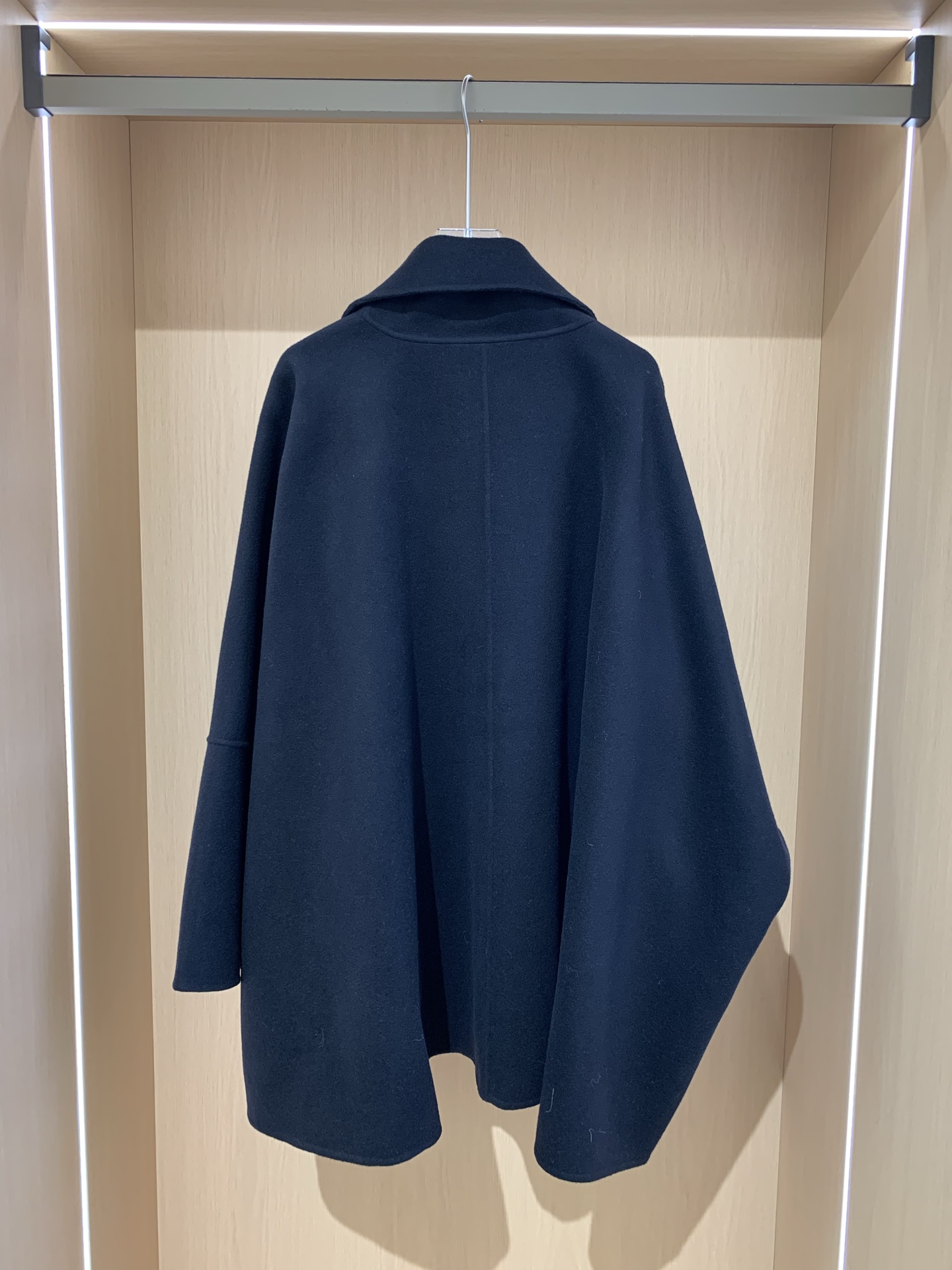 The Row Priske Cashmere Coat: Elegant Oversized Fit, Timeless Style 9 i1762327531241 5697 0 7