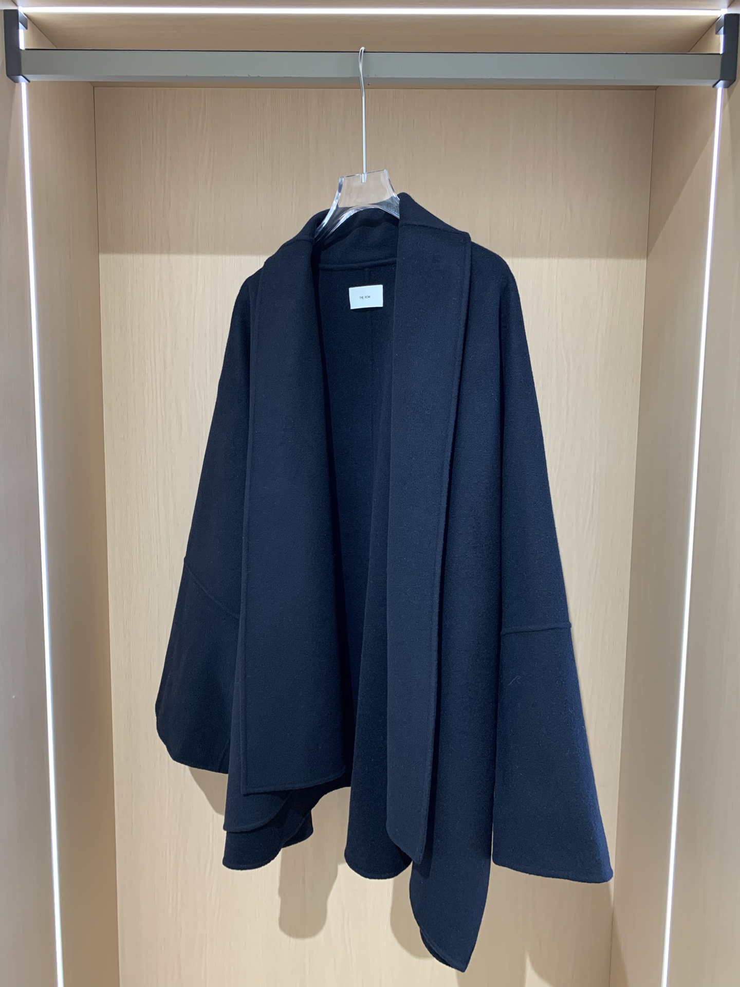 The Row Priske Cashmere Coat: Elegant Oversized Fit, Timeless Style 7 i1762327531285 8724 0 5