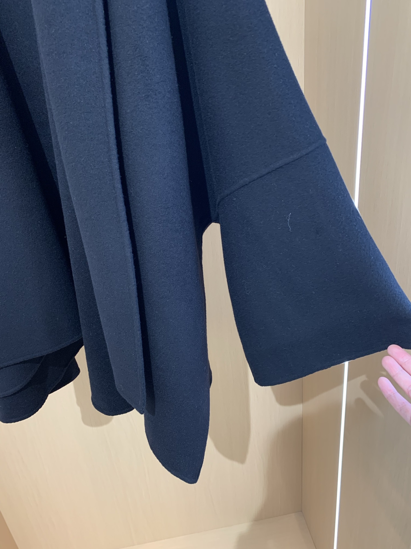 The Row Priske Cashmere Coat: Elegant Oversized Fit, Timeless Style 6 i1762327531666 4898 0 4