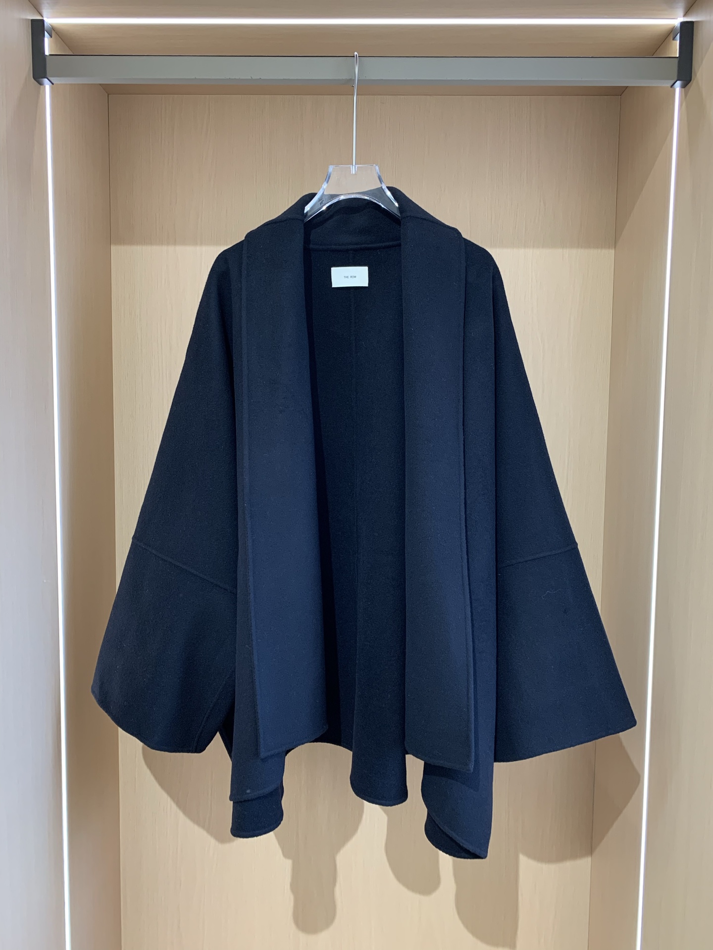 The Row Priske Cashmere Coat: Elegant Oversized Fit, Timeless Style 4 i1762327533066 9026 0 2