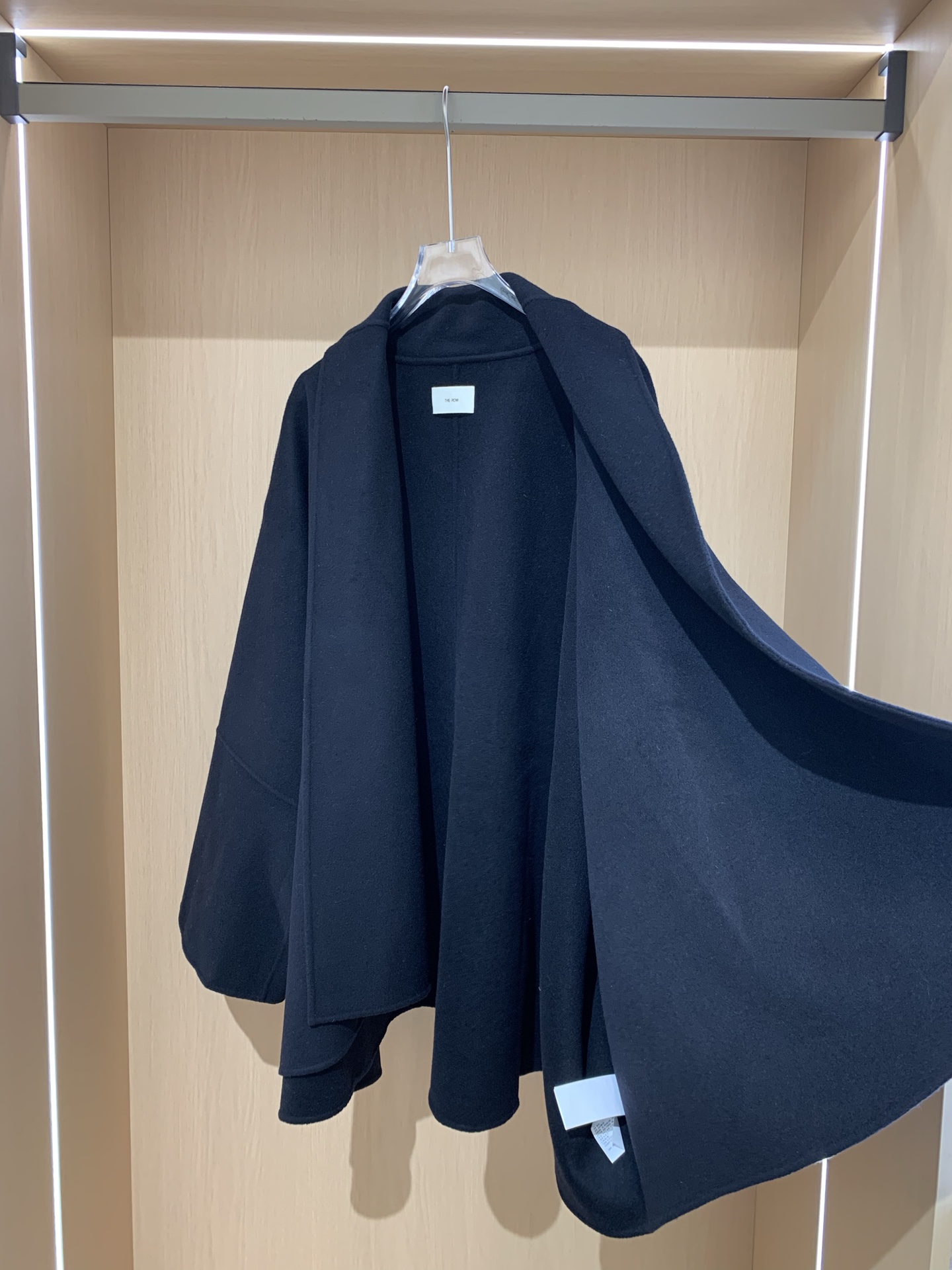 The Row Priske Cashmere Coat: Elegant Oversized Fit, Timeless Style 8 i1762327533098 2932 0 6