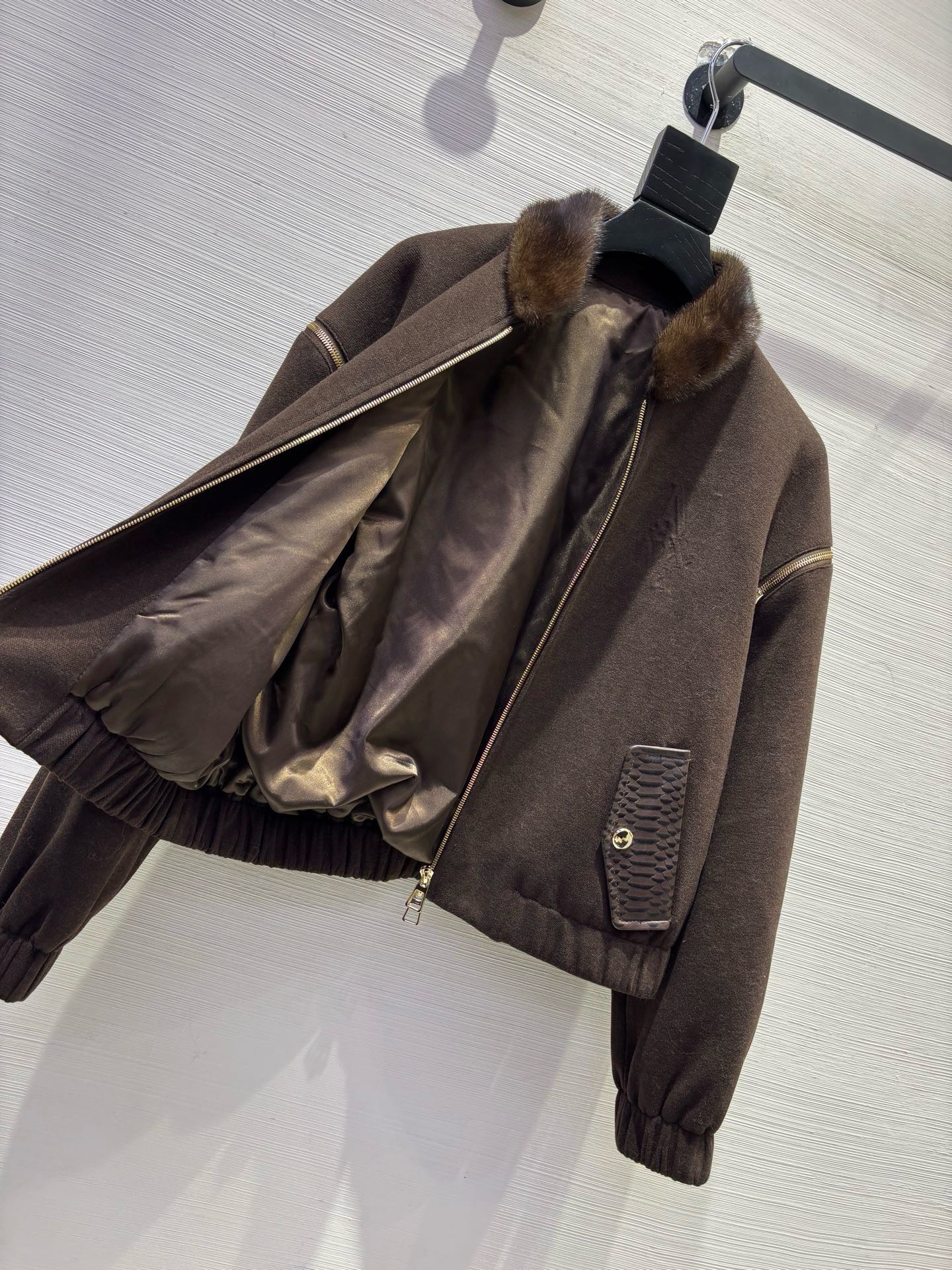 i1763177072217 2037 0 5