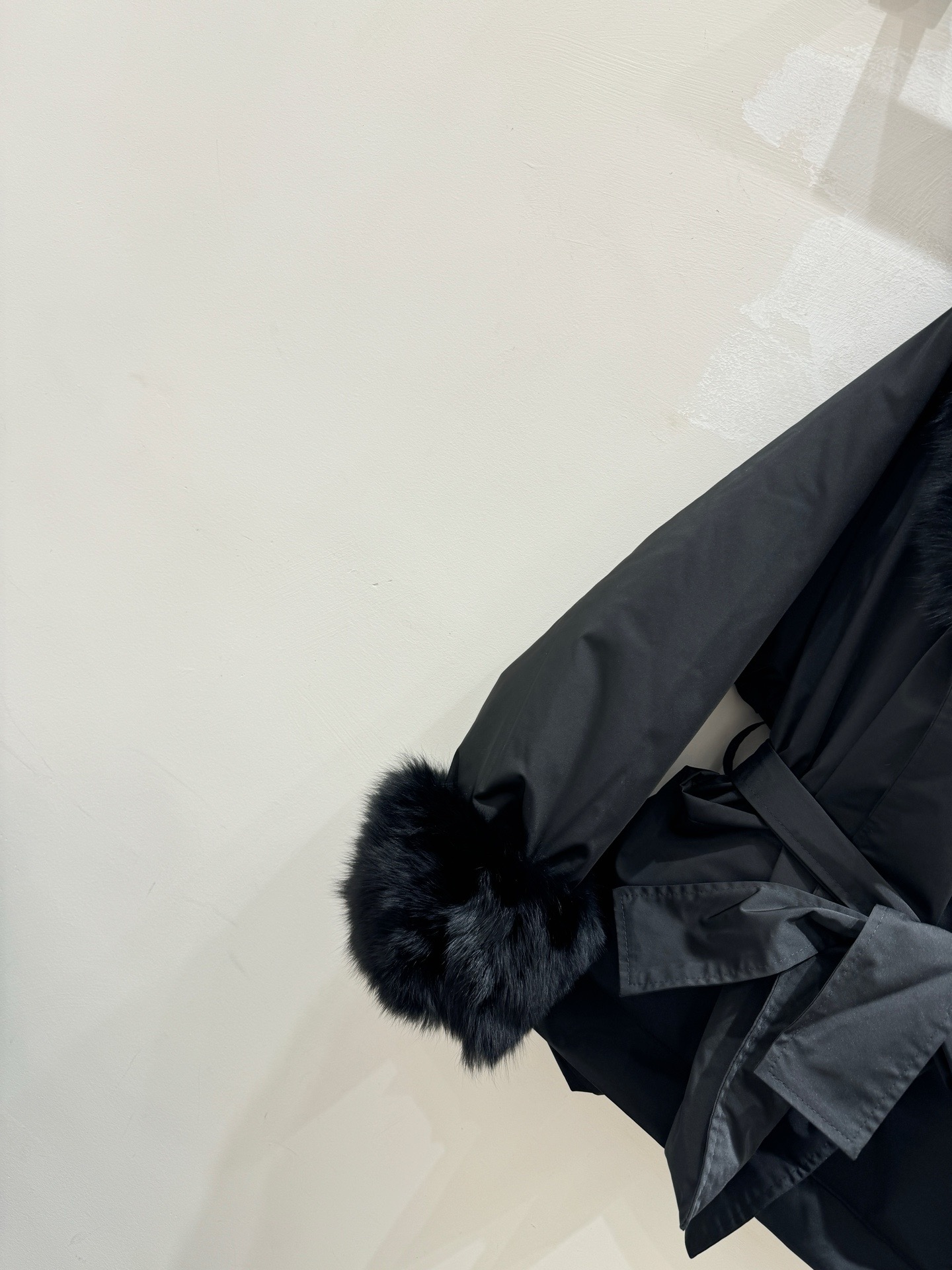 MaxMara Fox Fur Collar Down Coat Elegant Belted Puffer Jacket 7 i1764909731796 6711 0 5