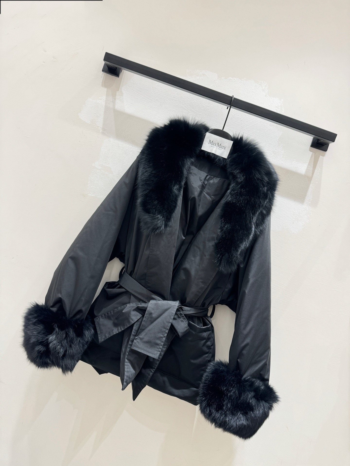 MaxMara Fox Fur Collar Down Coat Elegant Belted Puffer Jacket 5 i1764909731796 9563 0 3