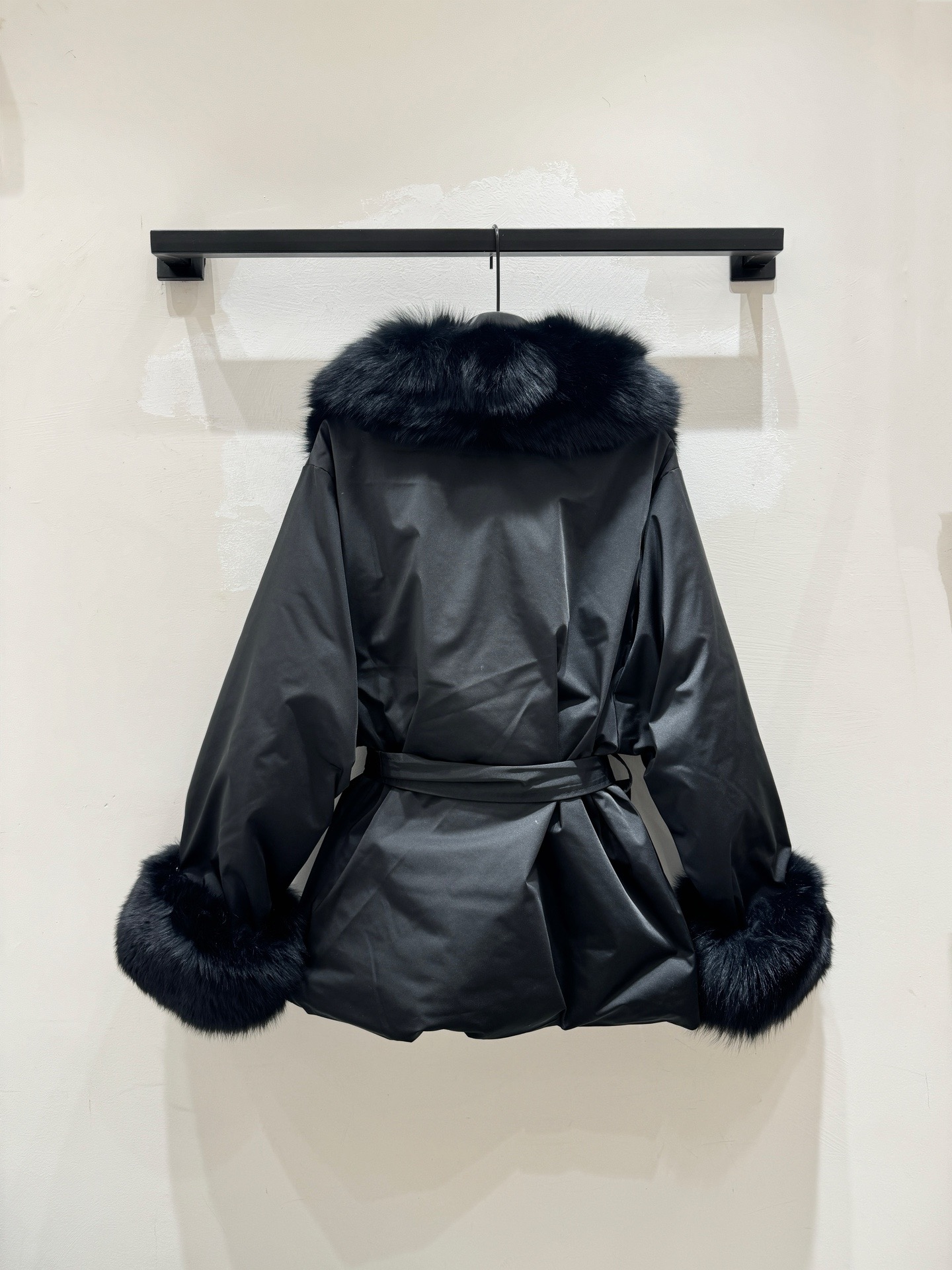 MaxMara Fox Fur Collar Down Coat Elegant Belted Puffer Jacket 9 i1764909731797 6515 0 7