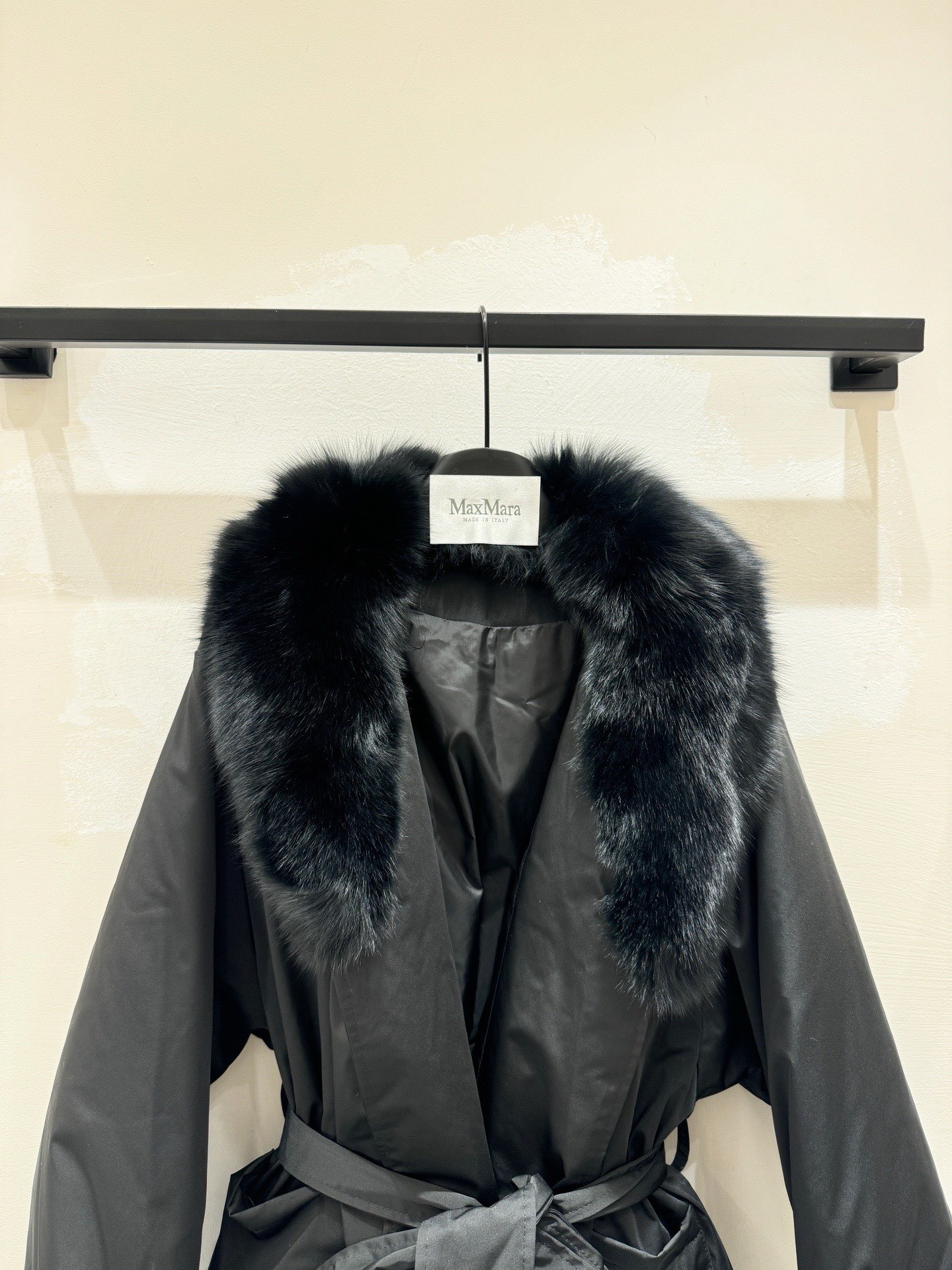 MaxMara Fox Fur Collar Down Coat Elegant Belted Puffer Jacket 6 i1764909733271 5481 0 4