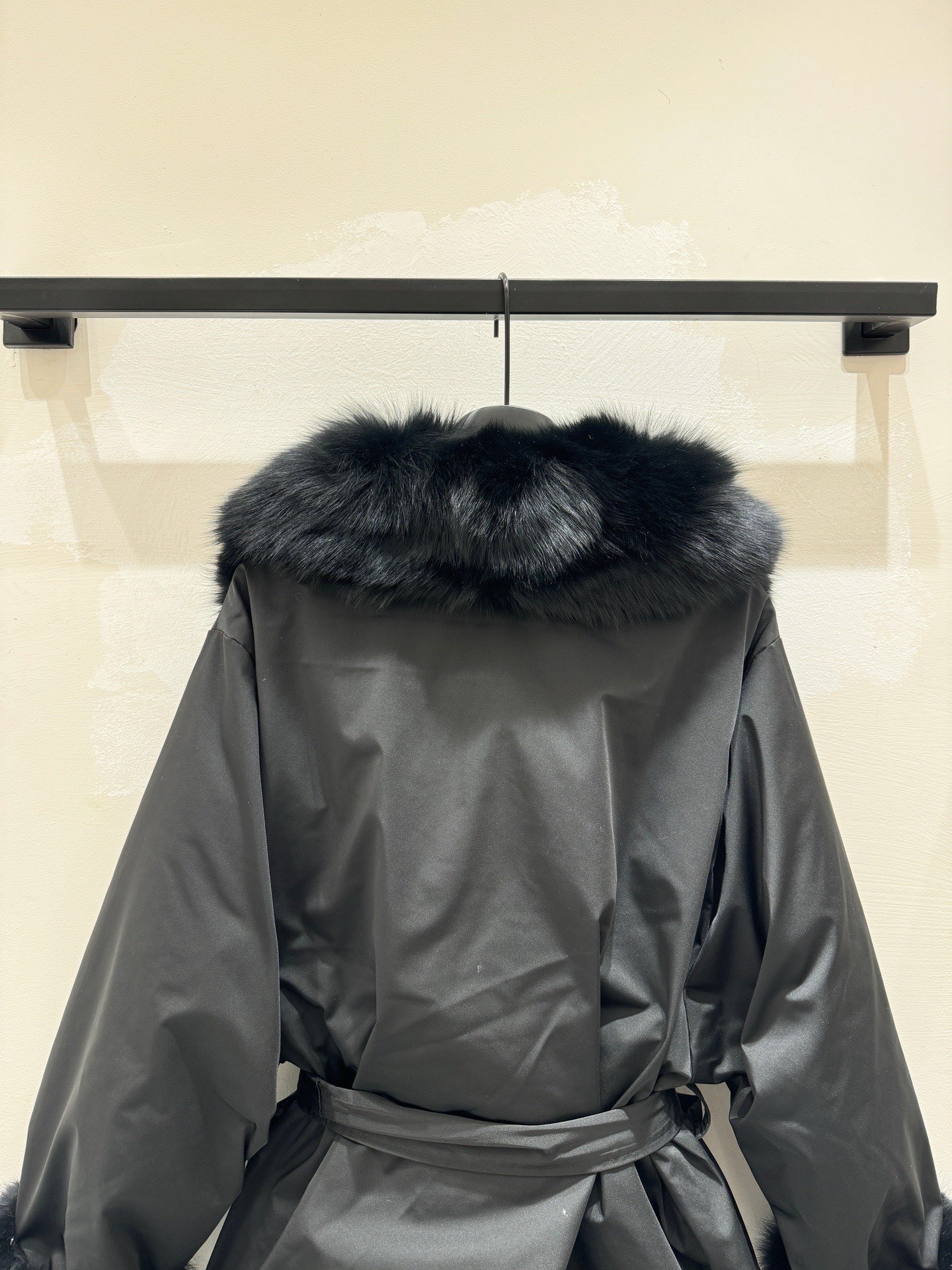 MaxMara Fox Fur Collar Down Coat Elegant Belted Puffer Jacket 10 i1764909733277 2492 0 8