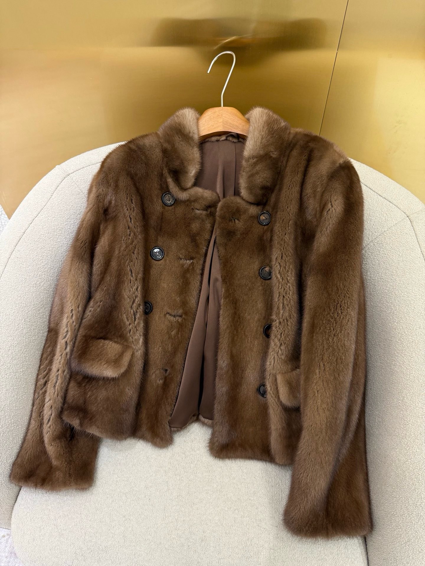 Elegant Mink Fur Coat: Soft, Warm, and Stylish Winter Outerwear 9 i1764909780631 4887 0 7