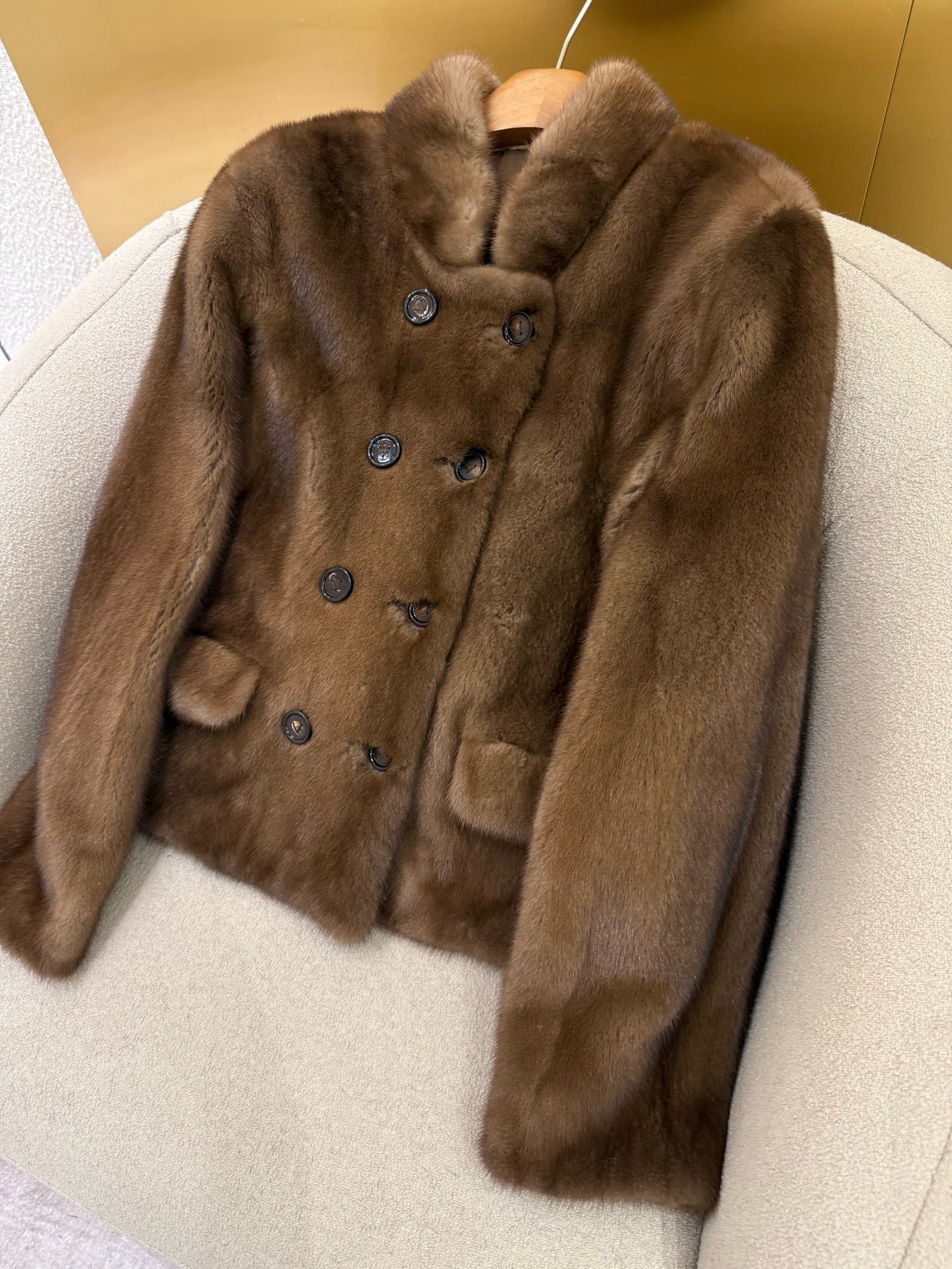 Elegant Mink Fur Coat: Soft, Warm, and Stylish Winter Outerwear 6 i1764909780646 6879 0 4