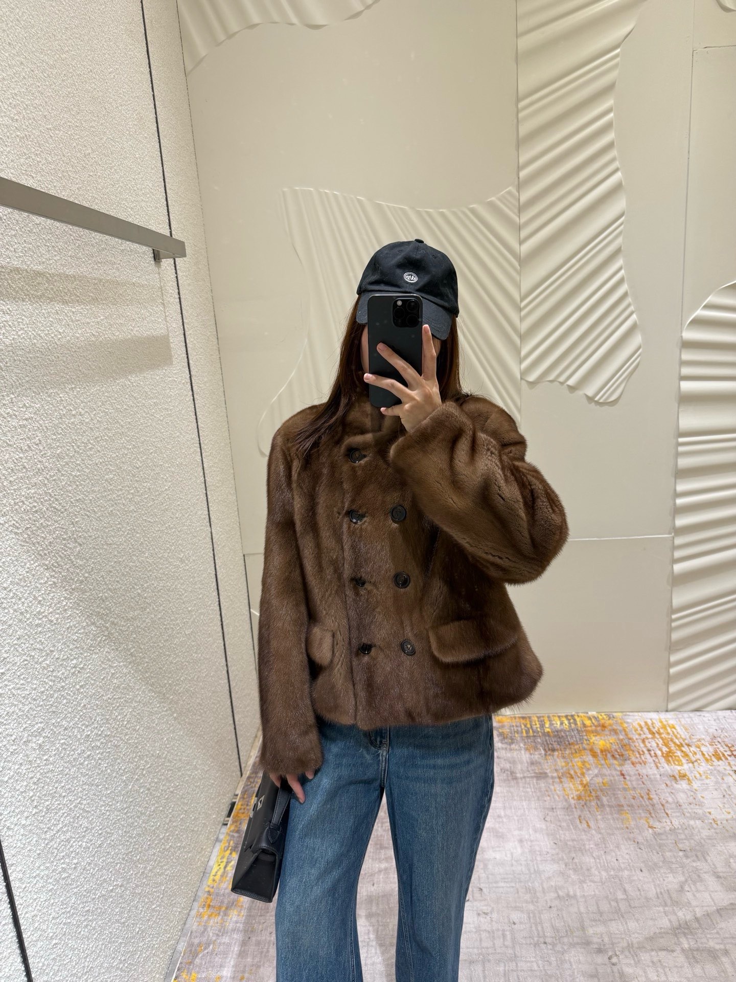 Elegant Mink Fur Coat: Soft, Warm, and Stylish Winter Outerwear 3 i1764909782335 8005 0 1