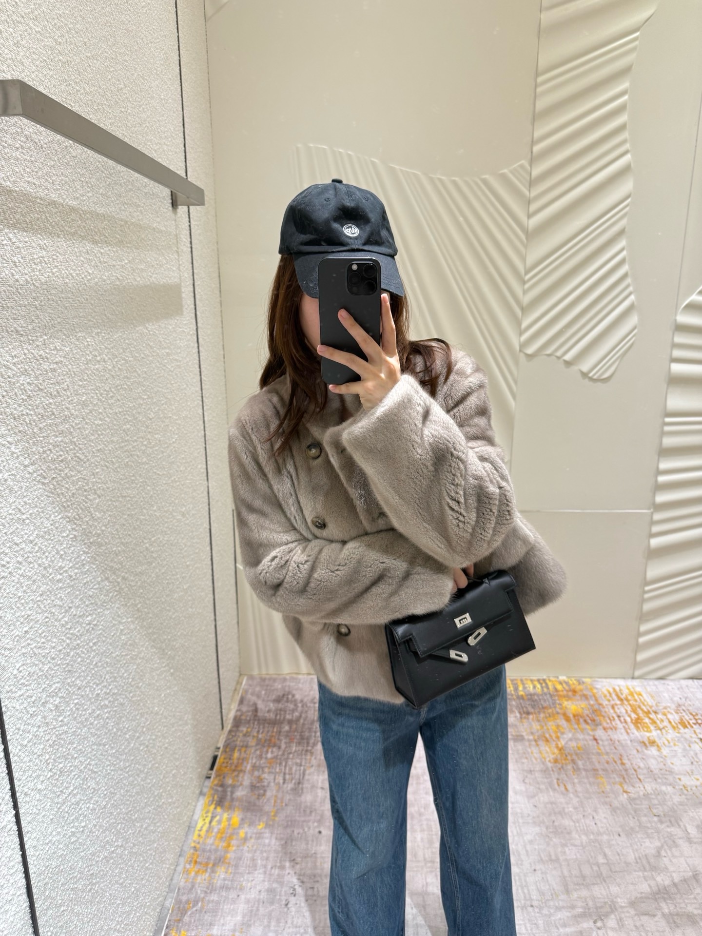 Luxurious Mink Fur Coat: Soft, Warm, and Stylish Winter Essential 4 i1764909791918 5476 0 2