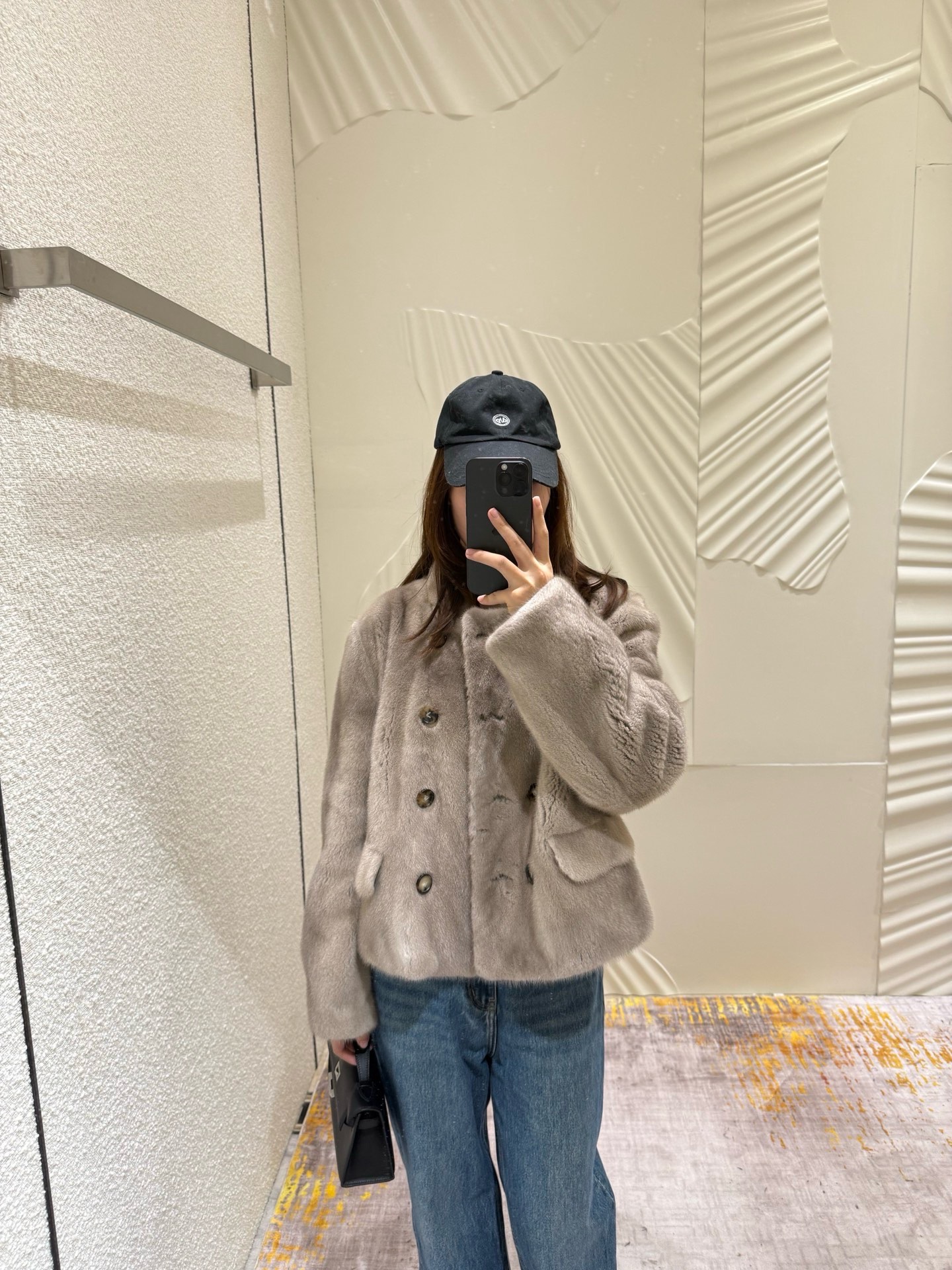 Luxurious Mink Fur Coat: Soft, Warm, and Stylish Winter Essential